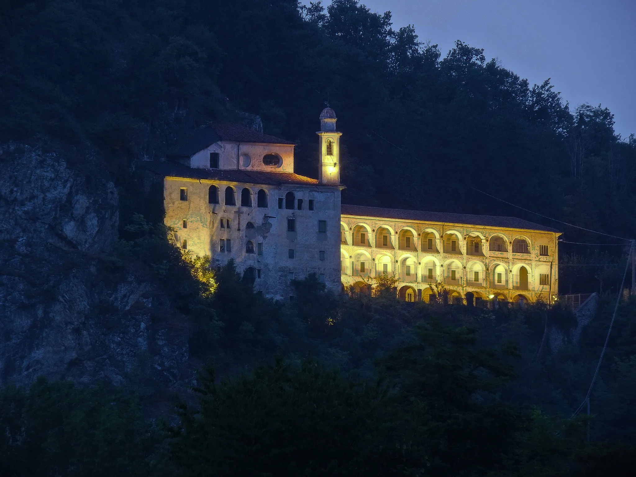 Photo showing: Il Santuario fotografato in notturna