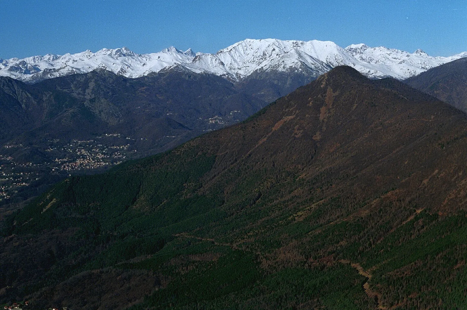 Photo showing: Monte Curt - versante sud-orientale - visto dal Musinè; Almese (TO)