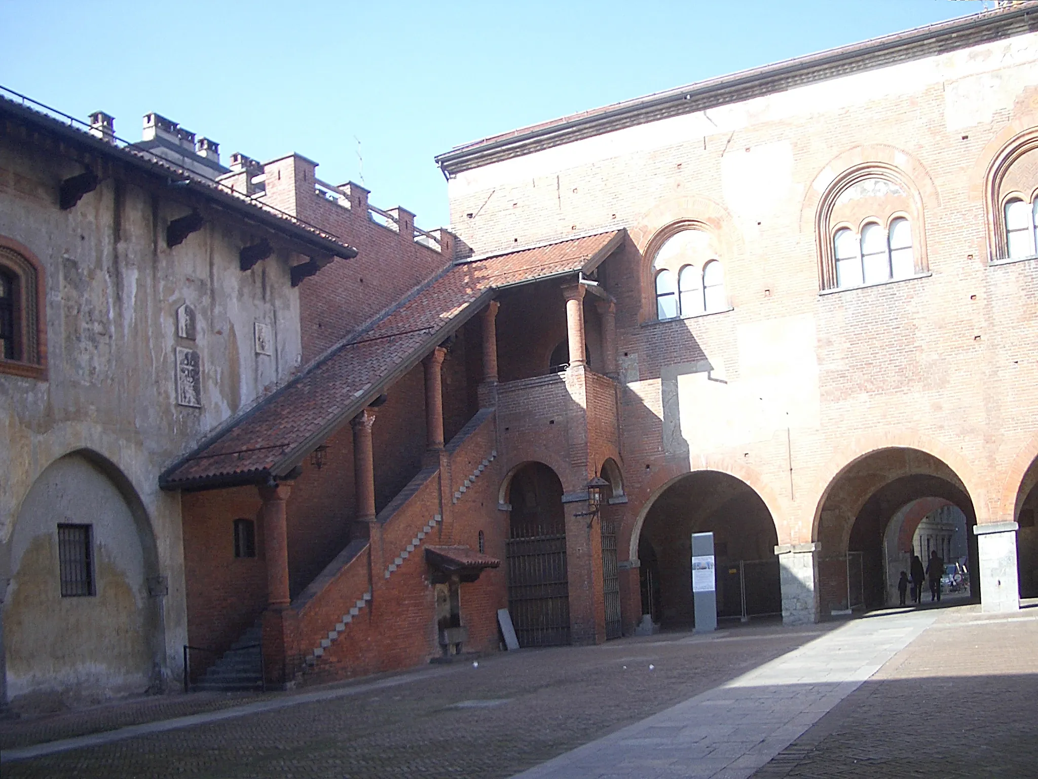 Photo showing: Novara, ‘’Broletto’’ (medieval site where justice was administered)