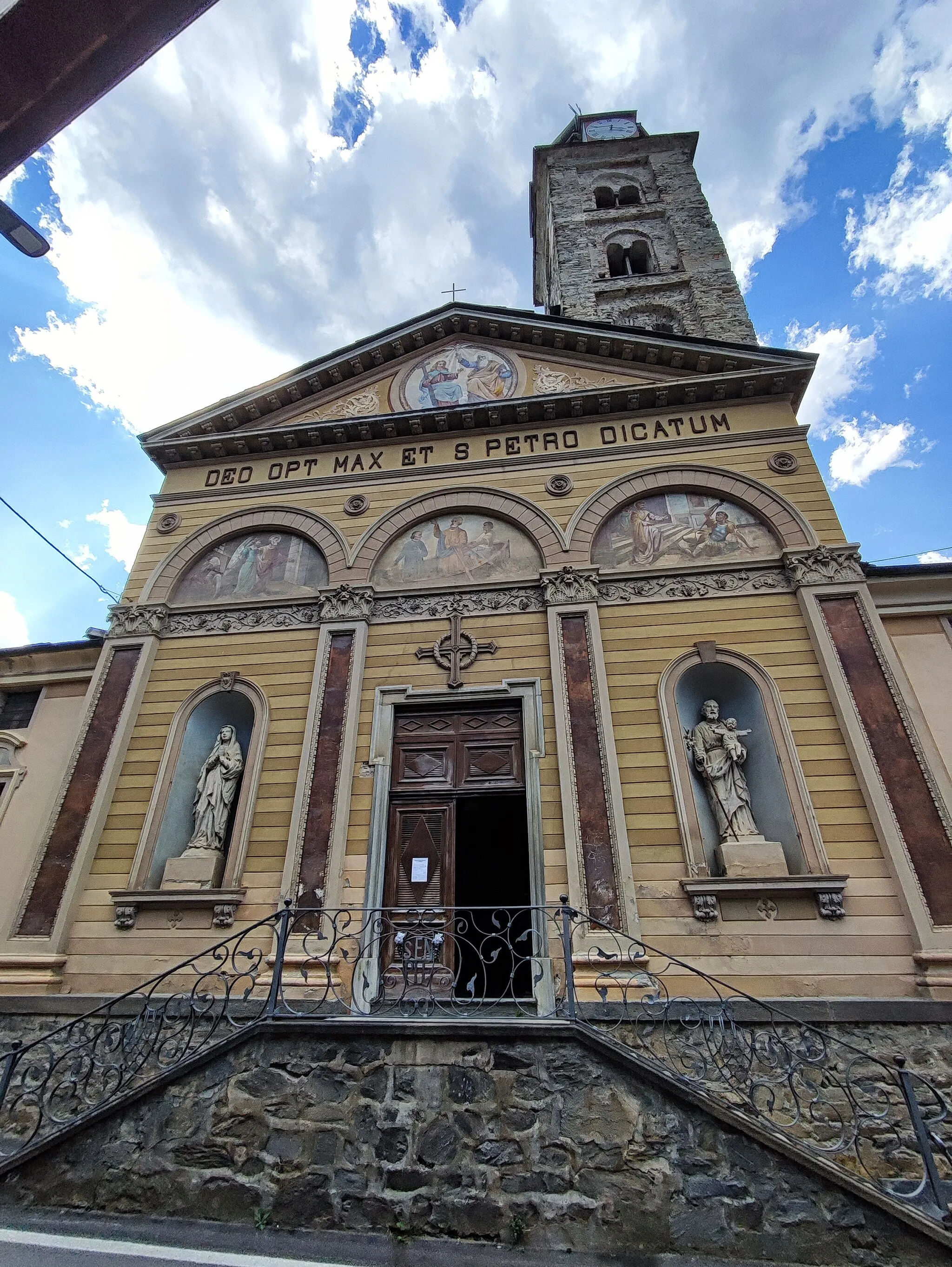 Photo showing: Church building in San Pietro Monterosso, Monterosso Grana, Italy
