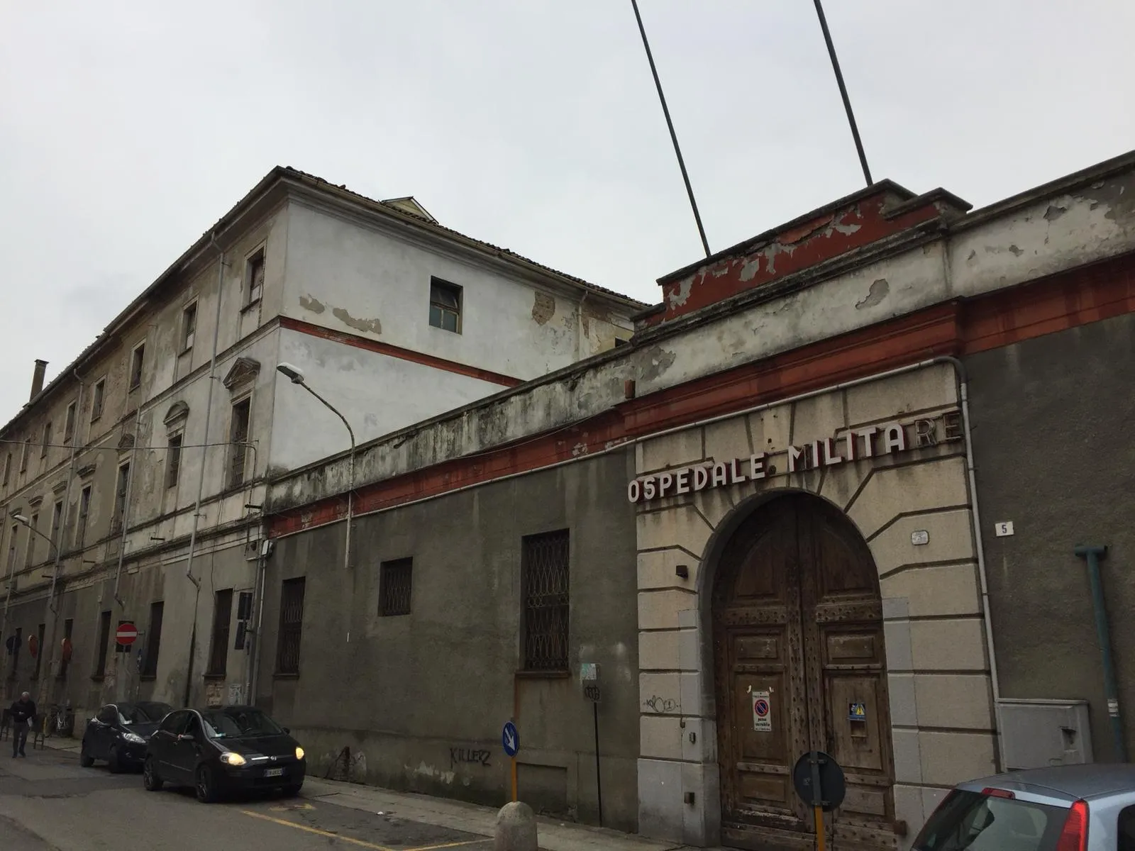 Photo showing: Cancello principale dell'Ex Ospedale Militare S.Franceso visto da via XXIV Maggio Ex Complesso Conventuale San Francesco di Alessandria