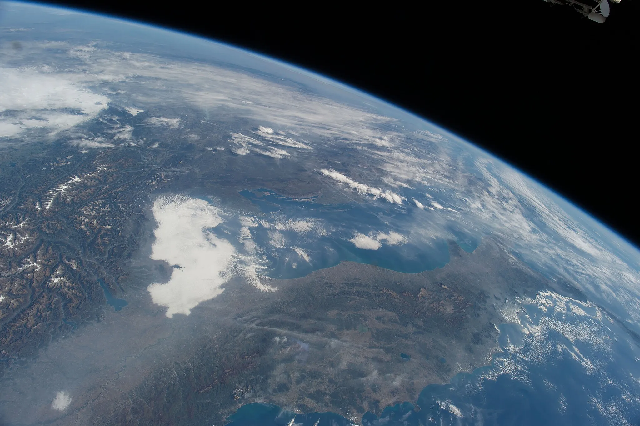 Photo showing: View of Earth taken during ISS Expedition 53.