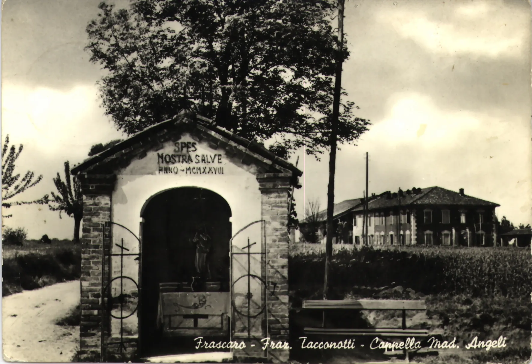 Photo showing: Tacconotti, frazione di Frascaro. Immagine storica, cappelletta Madonna delle Salve.