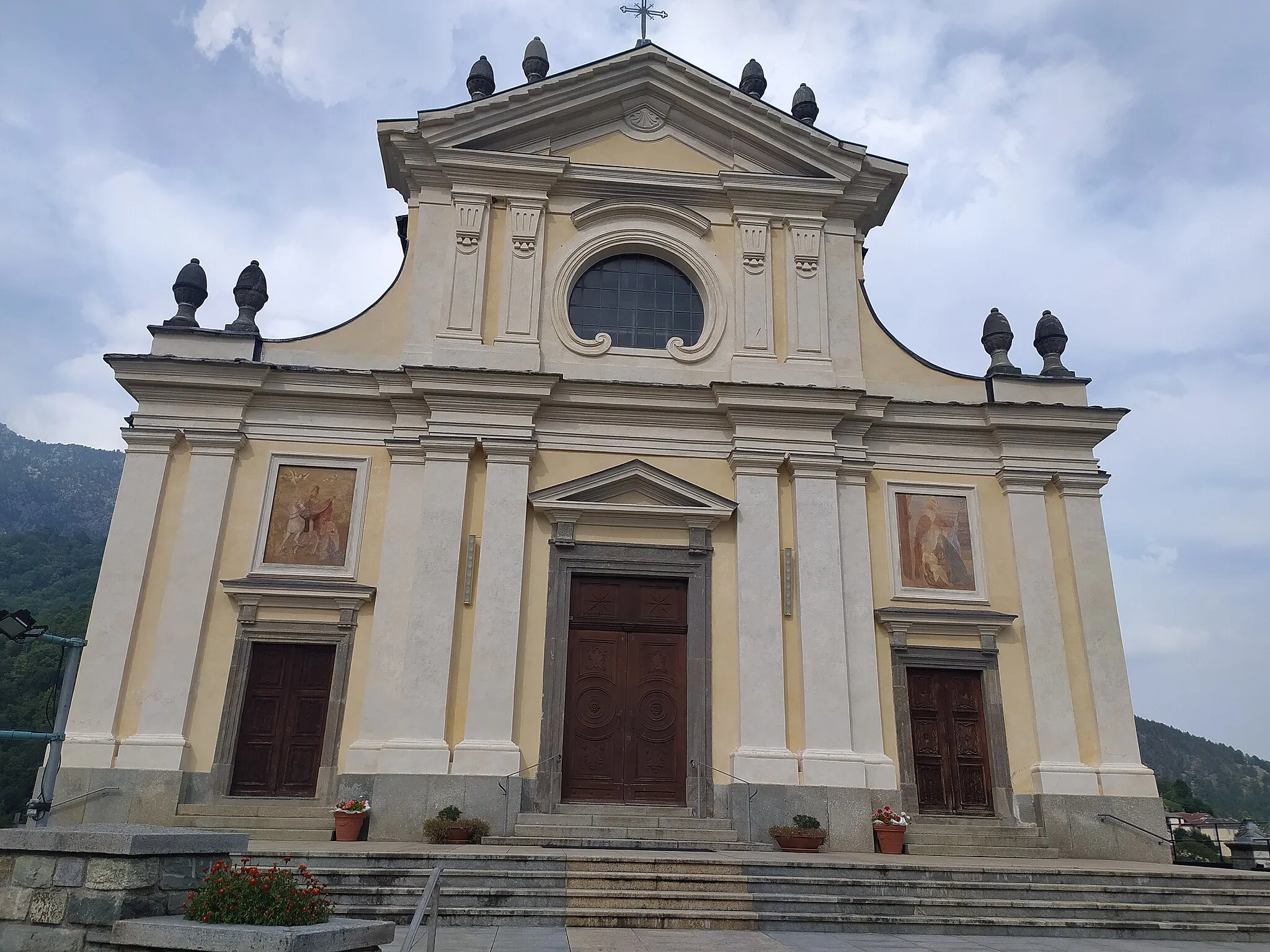 Photo showing: Veduta facciata Chiesa Parrocchiale