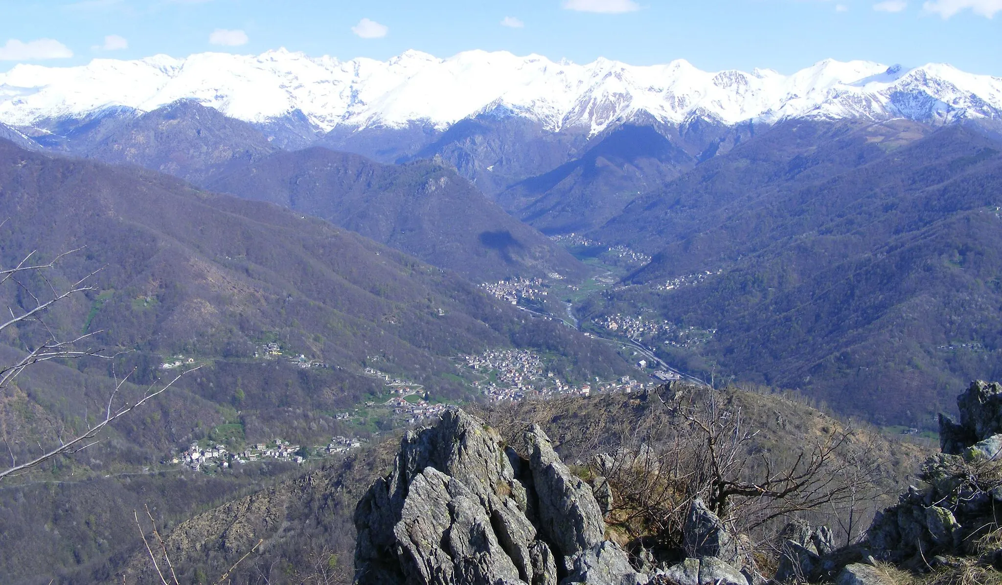 Photo showing: Lanzo valleys from Punta Lunelle (TO, Italy)