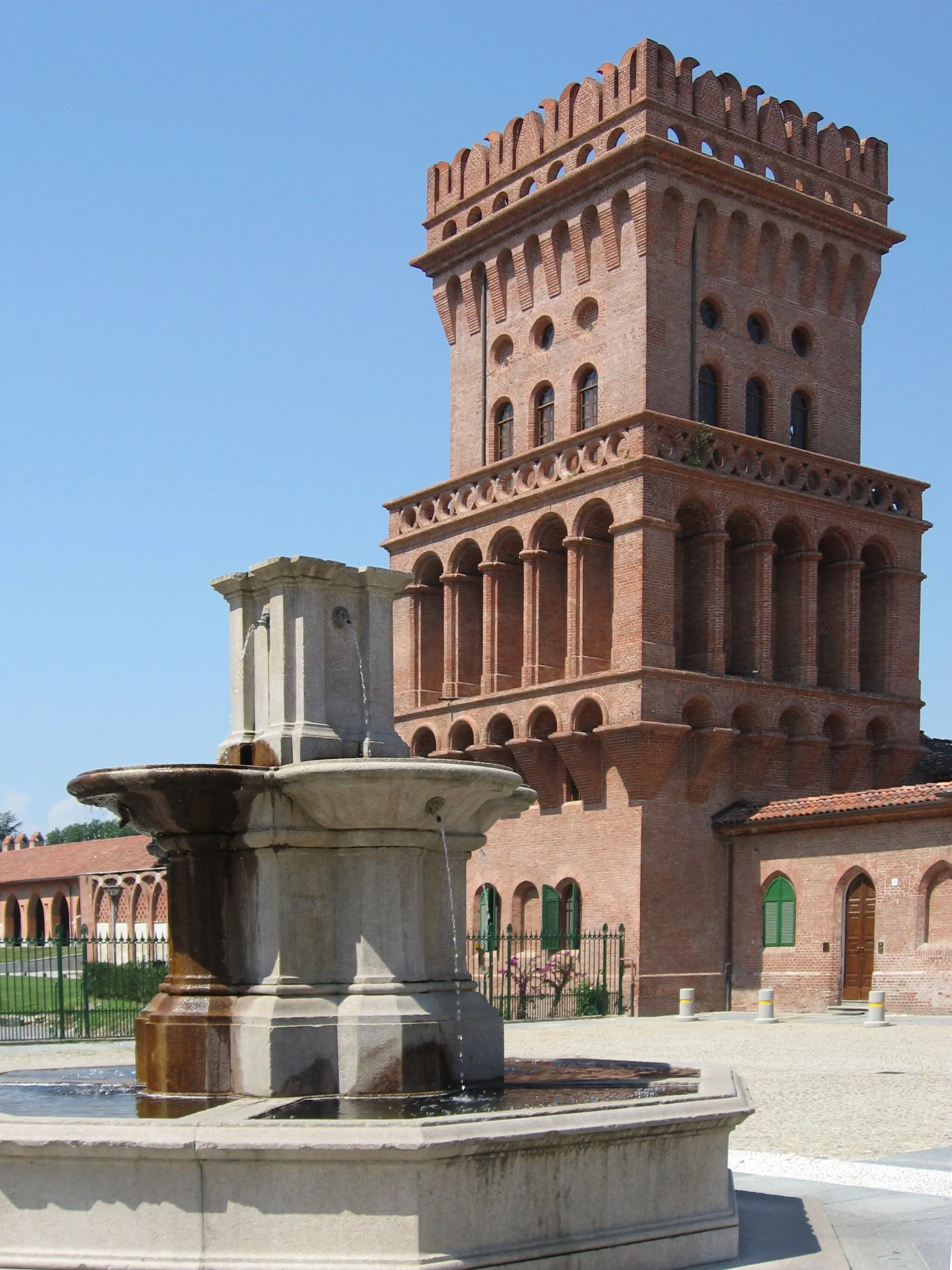 Photo showing: Tower in Pollenzo (Provincia di Cuneo, Piemonte, Italy)