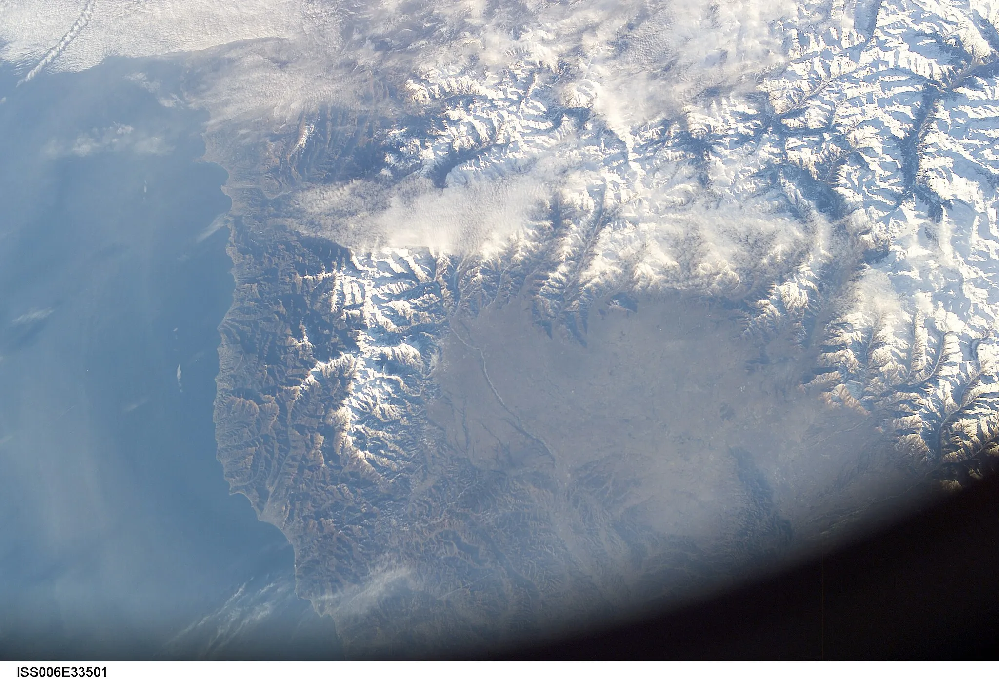 Photo showing: View of Italy taken during ISS Expedition 6.