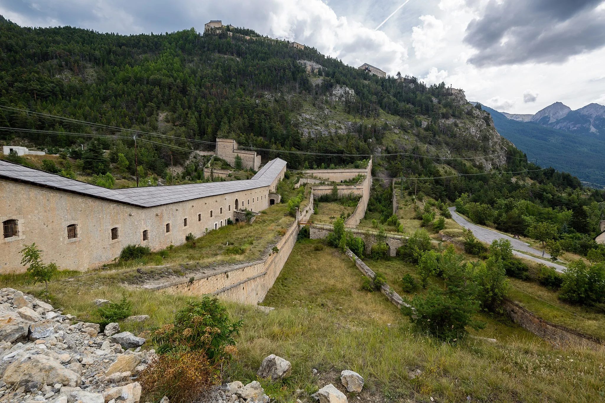 Photo showing: La communication Y vue du nord, sous le fort du Randouillet, à Briançon (France).