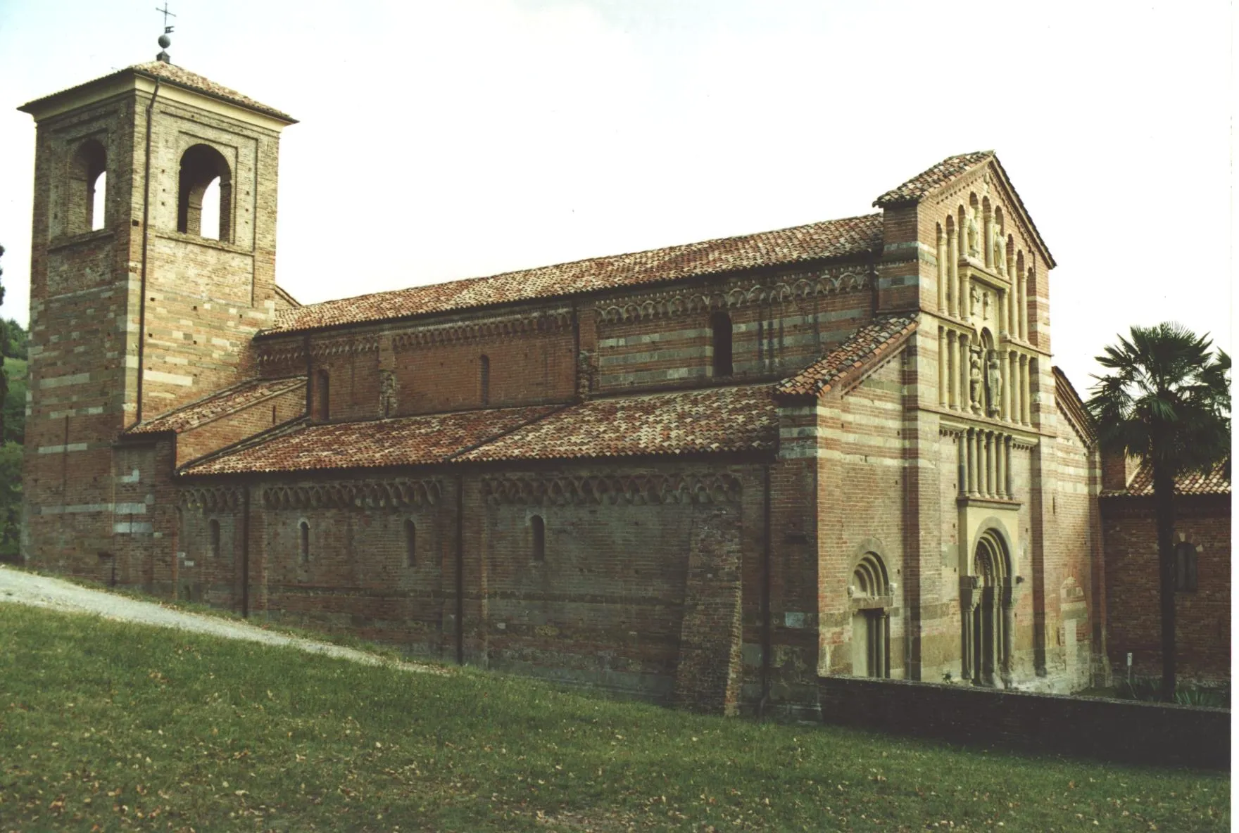 Photo showing: Albugnano (AT). Abbazia romanico-gotica di Santa Maria di Vezzolano.