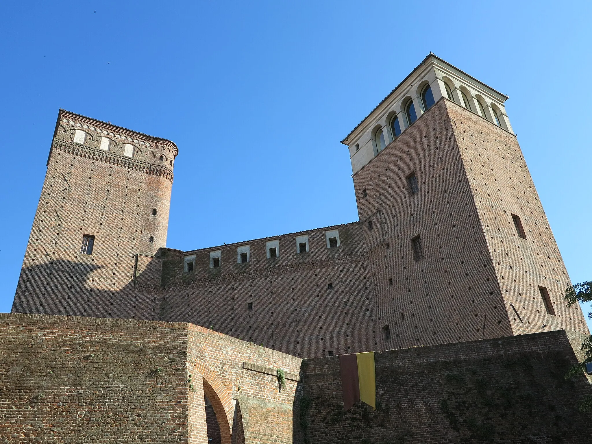 Photo showing: Castello dei Principi d'Acaja, Fossano (2)