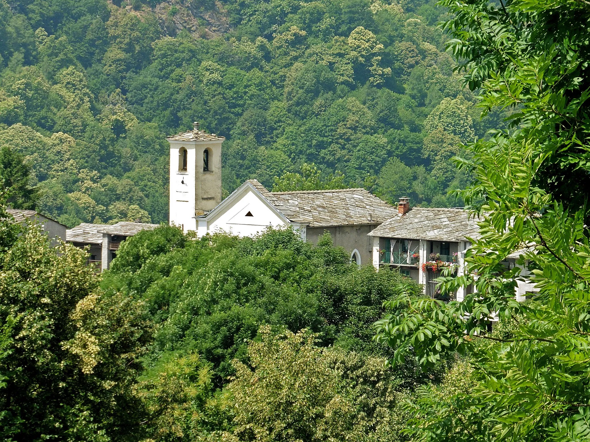 Photo showing: Waldensian church in Serre in Angrogna seen from the East (from Chanforan memorial).