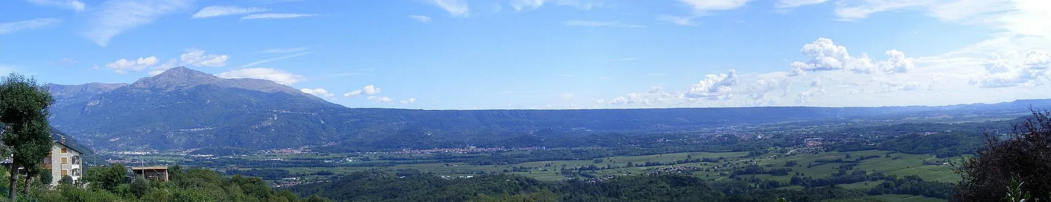 Photo showing: Panorama of Serra di Ivrea from Alice Superiore (TO, Italy)