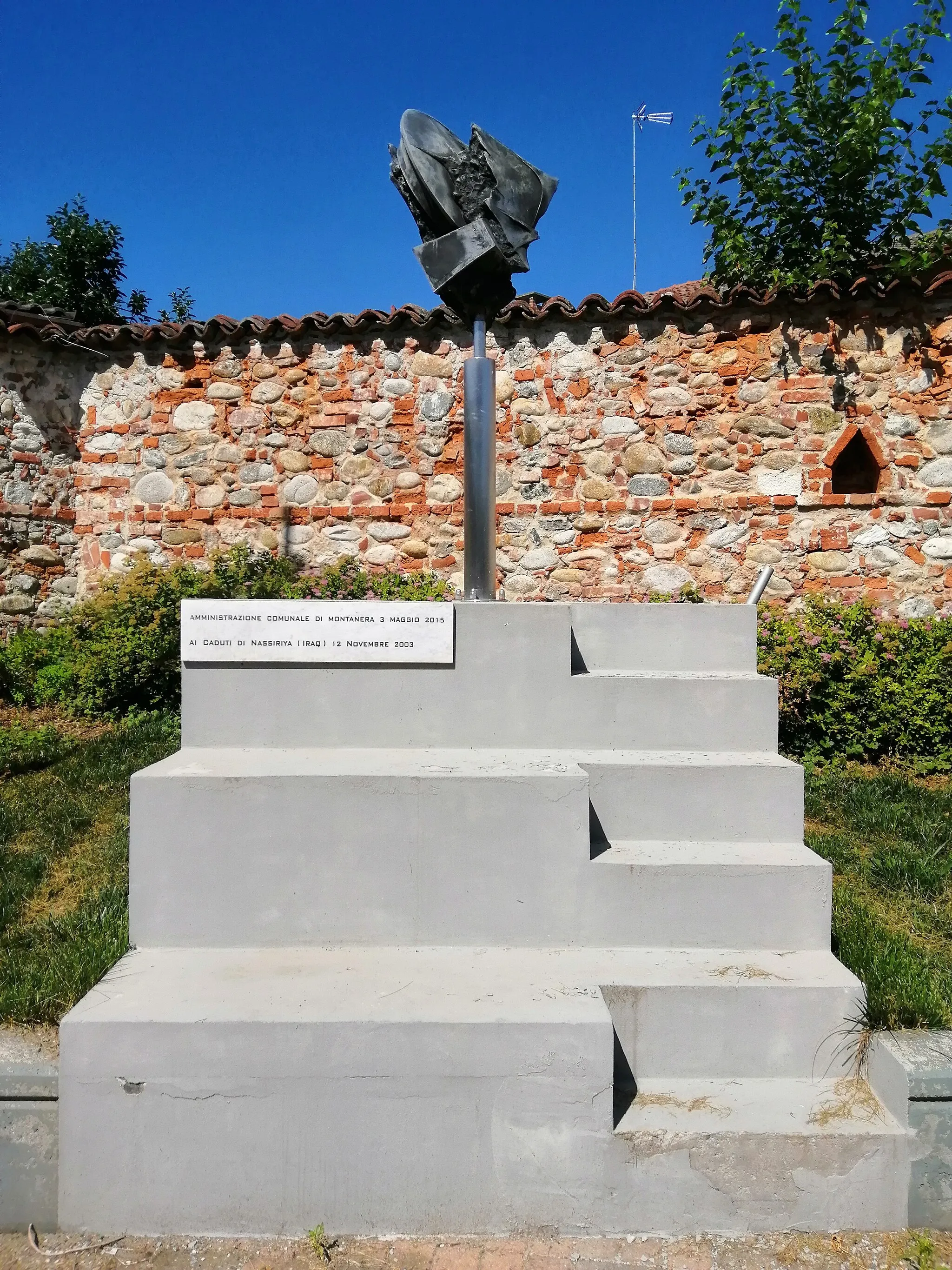 Photo showing: Questo monumento è per ricordare tutti i soldati caduti in guerra in Nassiriya