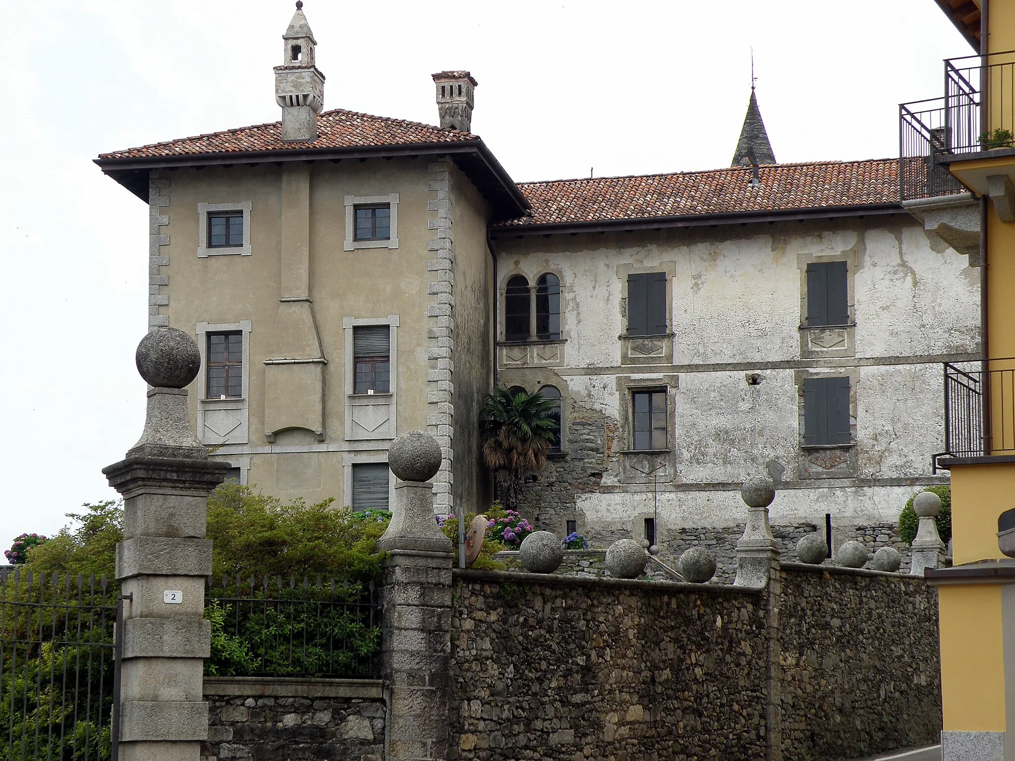 Photo showing: Massino Visconti (NO). Il castello visconteo.