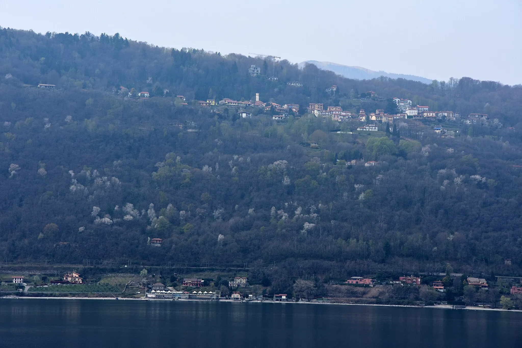 Photo showing: Magognino, frazione of Stresa, seen from the hermitage of Santa Caterina del Sasso, Leggiuno, Italy.