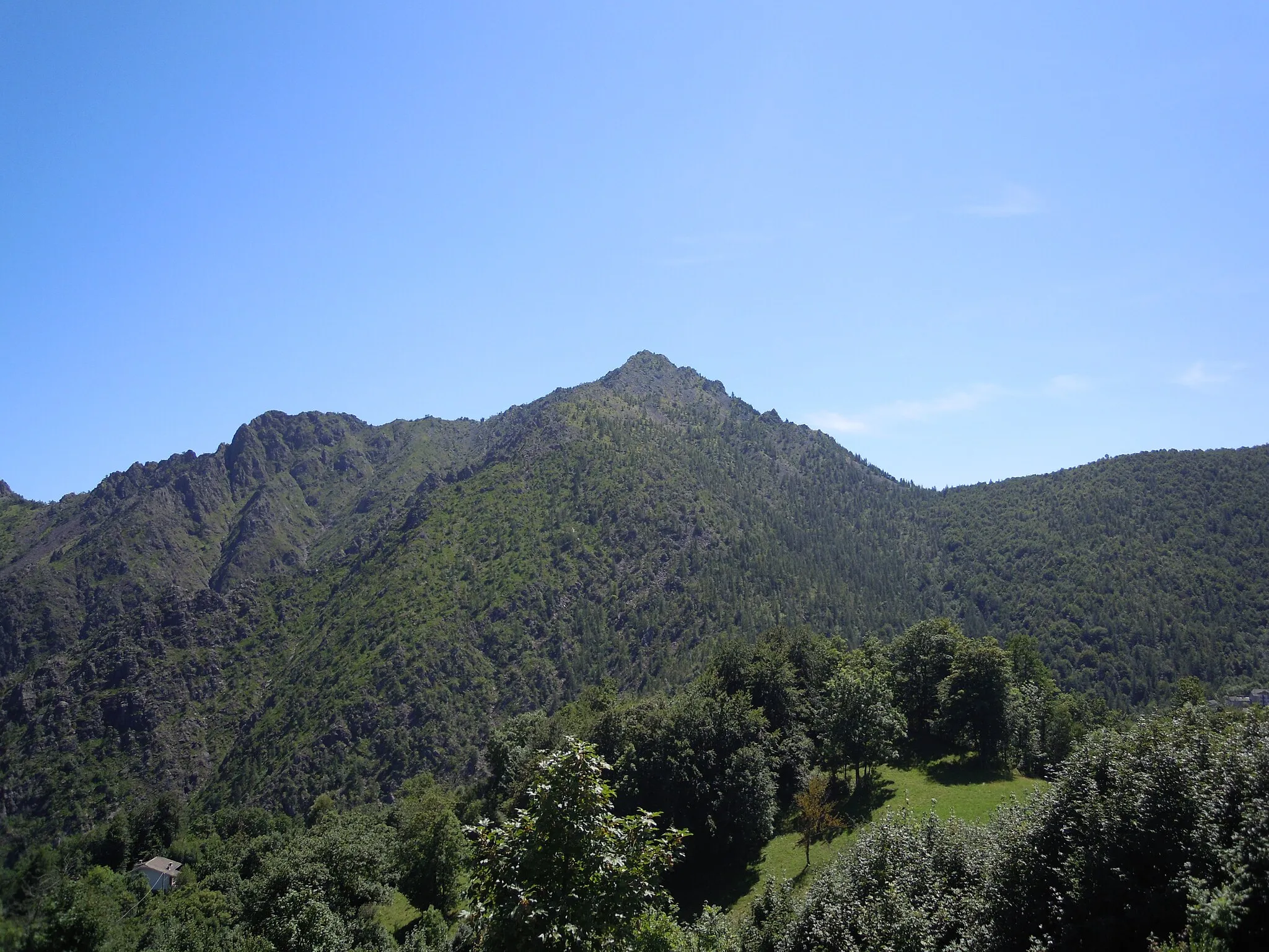 Photo showing: Come appare dalla frazione Monti di Mezzenile