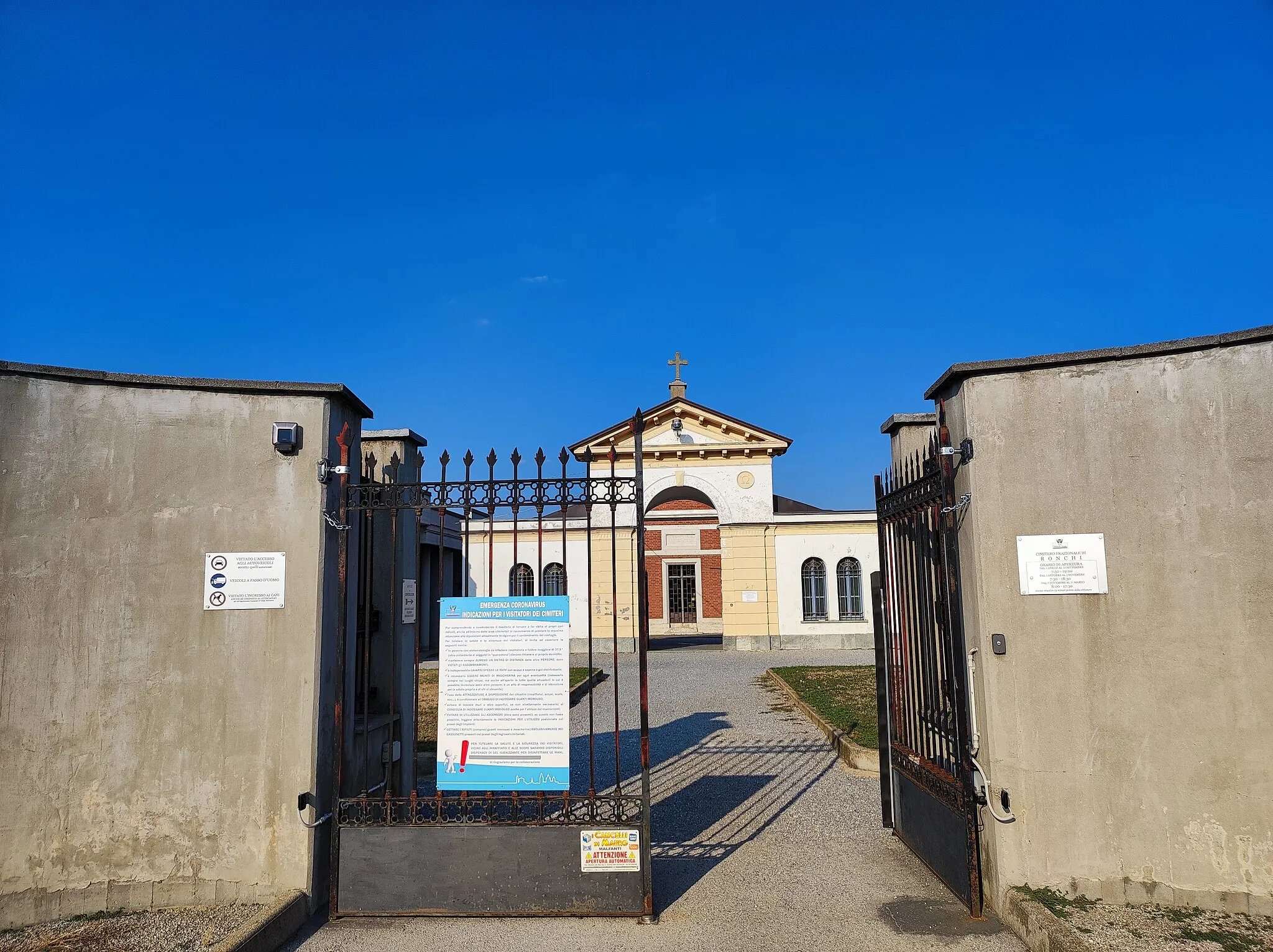 Photo showing: Graveyard in Ronchi, Cuneo