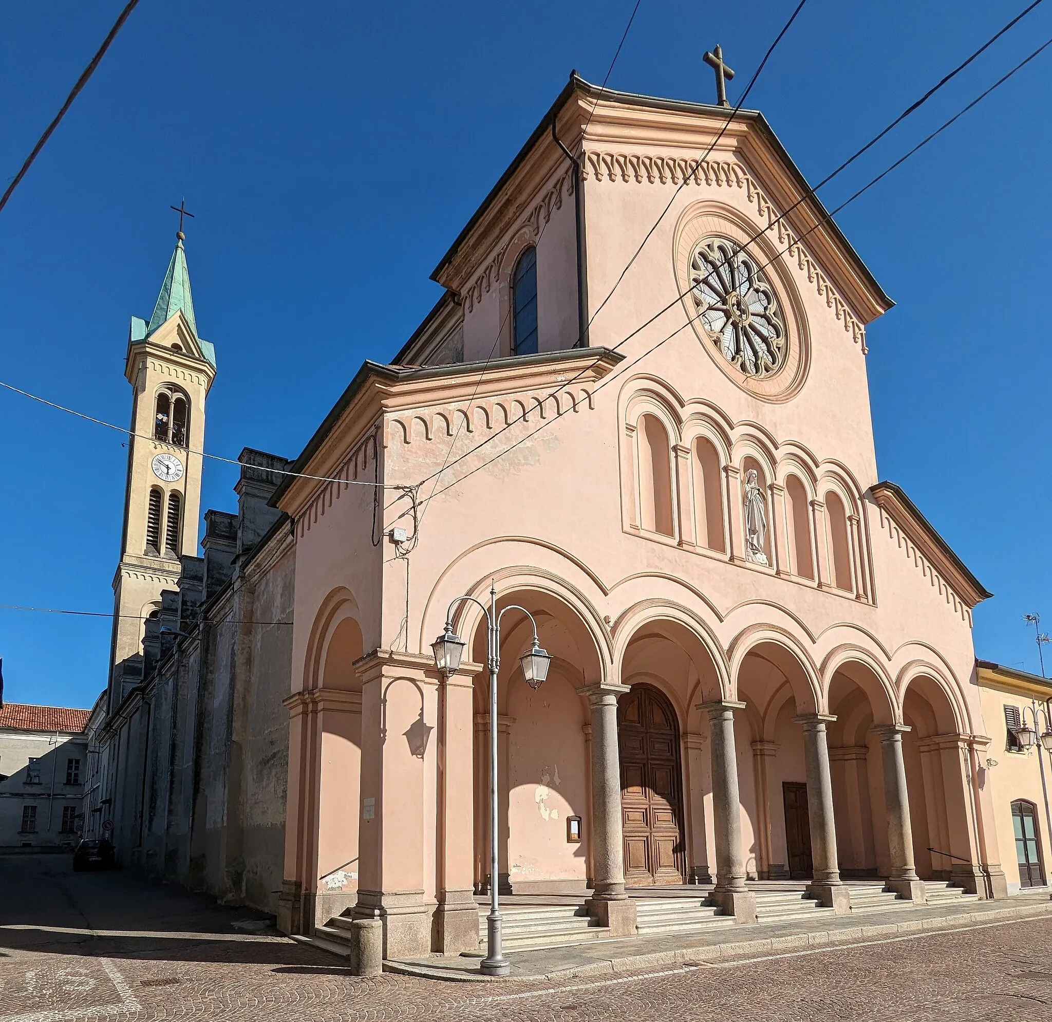 Photo showing: chiesa Parrocchiale dei Santi Pietro e Maurizio (chiesa a Desana, Piemonte)