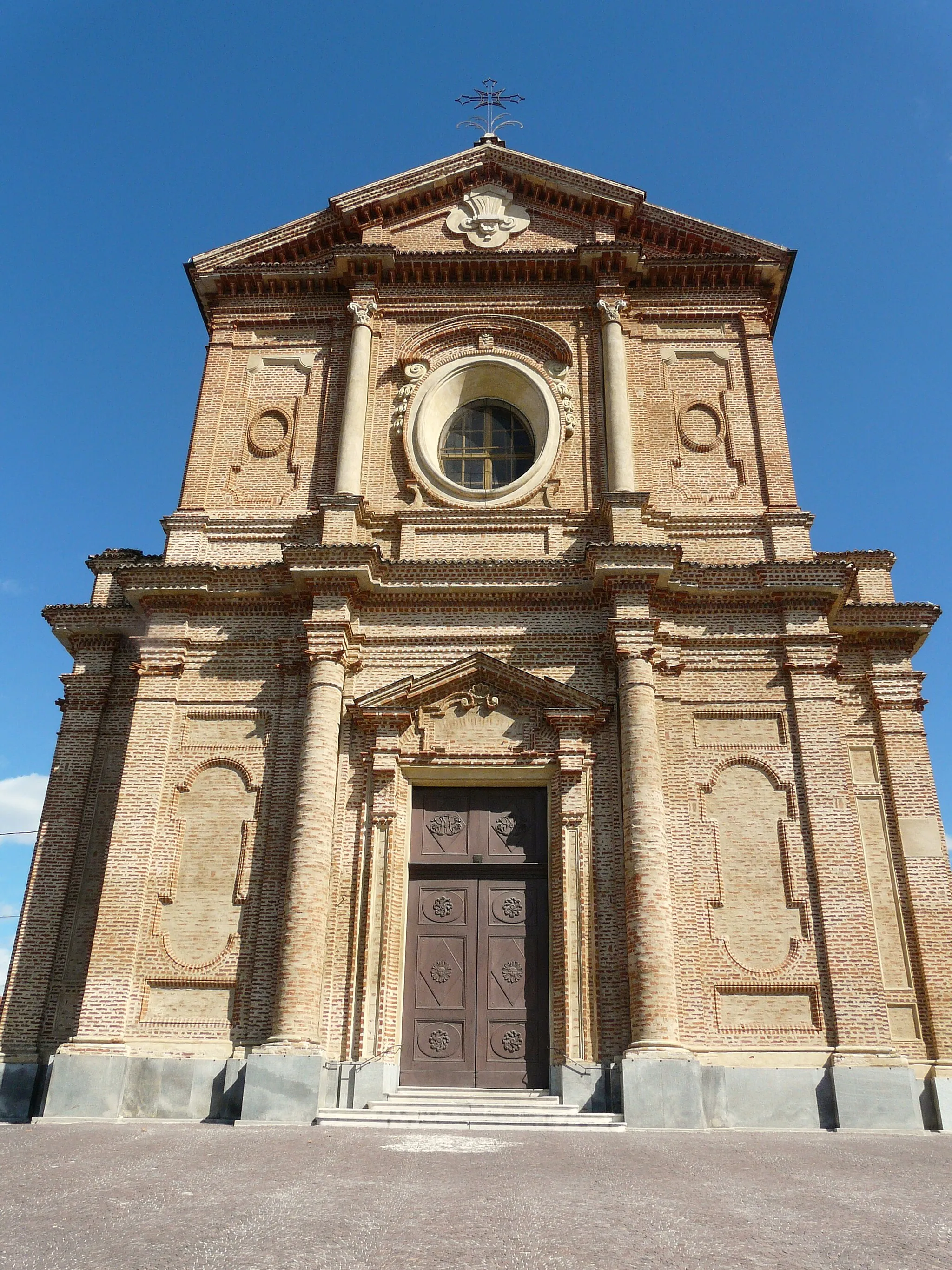 Photo showing: Facciata della chiesa della Natività di Maria Vergine, Marene, Piemonte, Italia