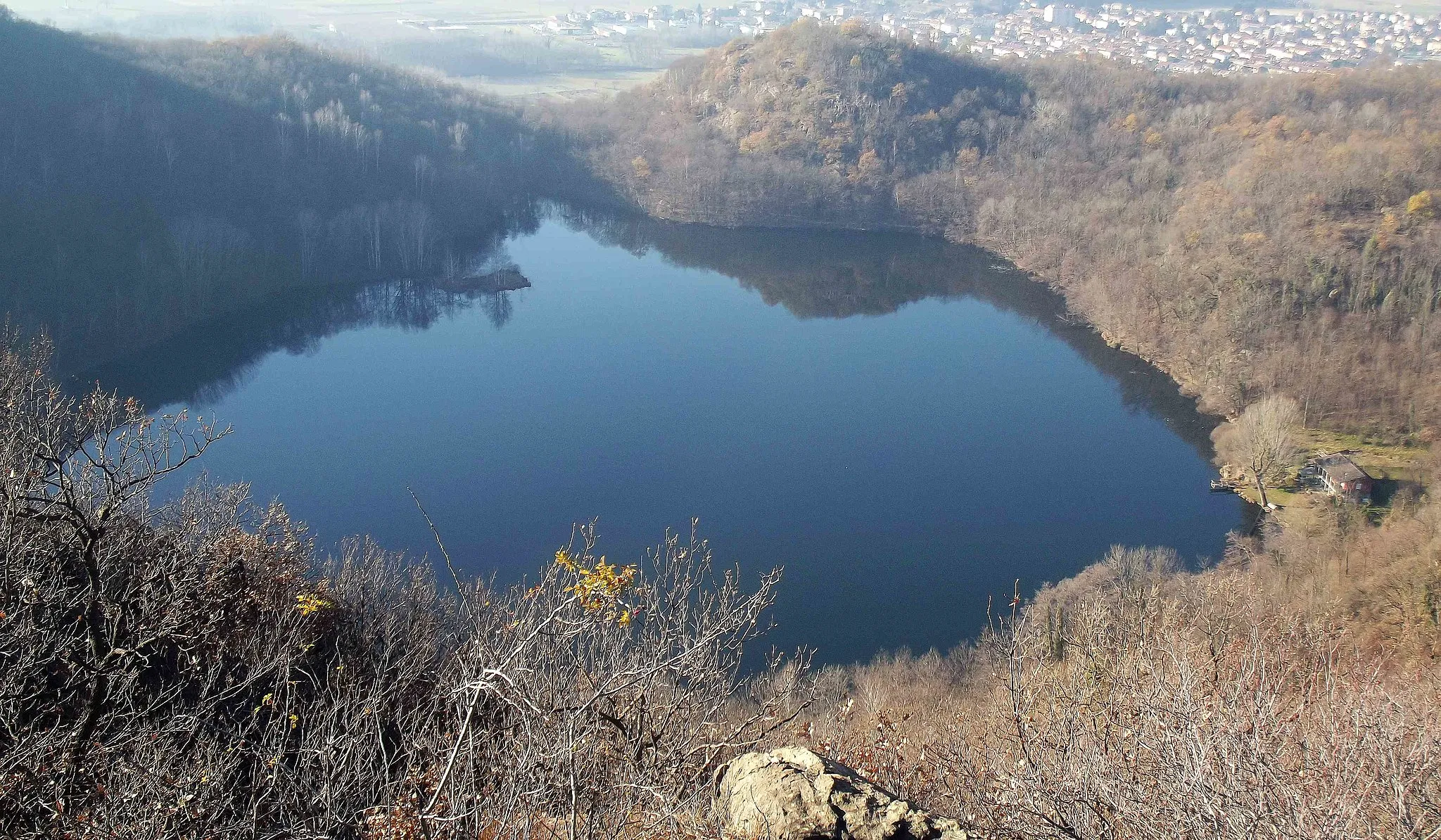 Photo showing: Il lago Nero  (TO) visto dai contrafforti sud del Montesino