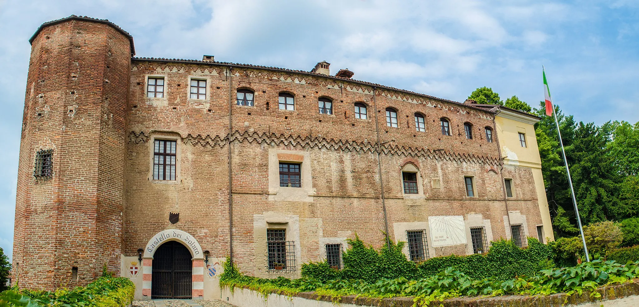 Photo showing: Castello dei Solaro