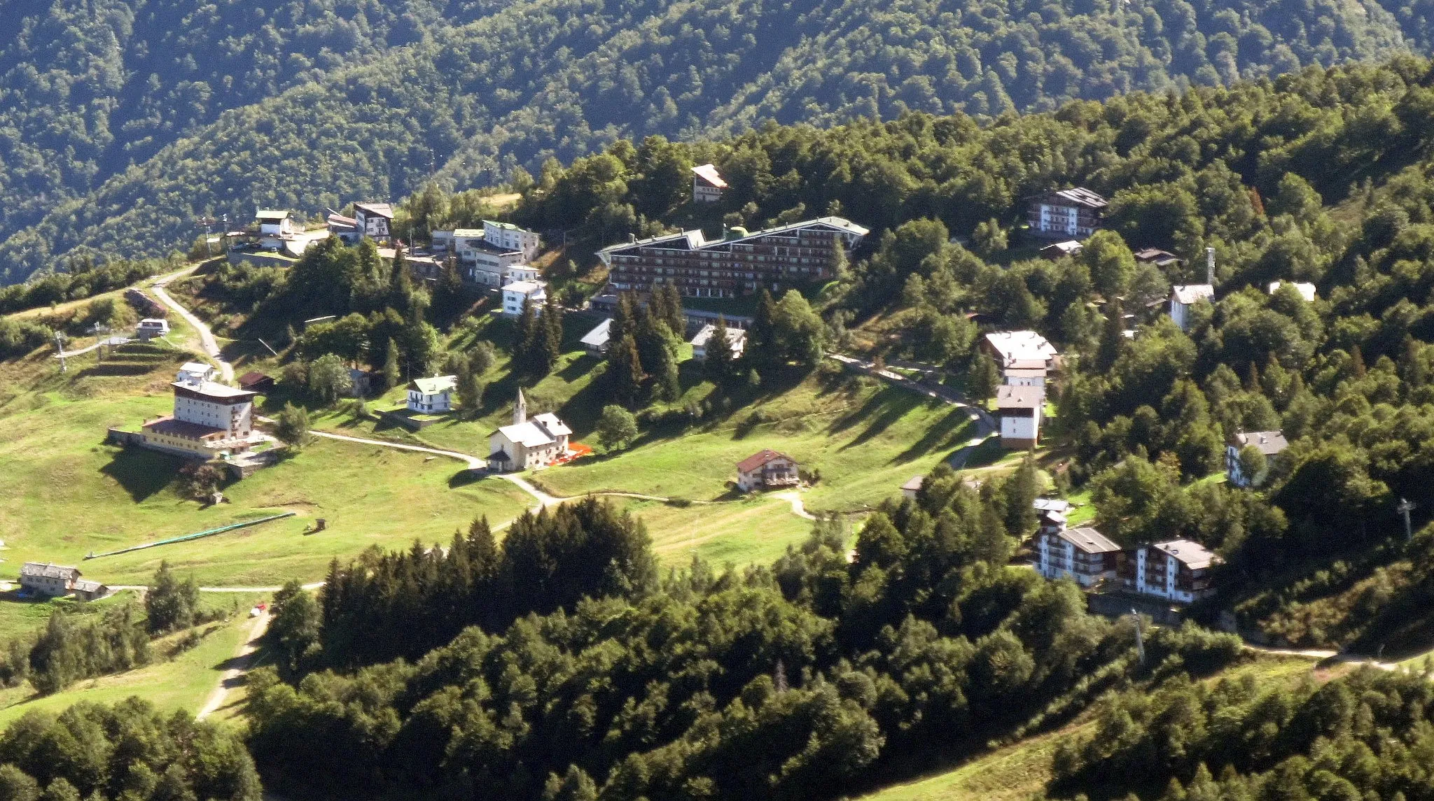 Photo showing: Alpe di Mera (Scopello, VC, Italy) as seen from Cima d'Ometto