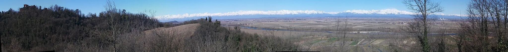Photo showing: Vista panoramica dal colle del Dovese (Gabiano AL)