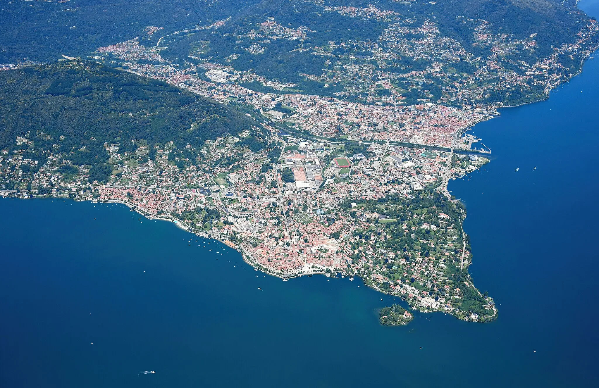 Photo showing: Aerial image of Verbania (view from the south)