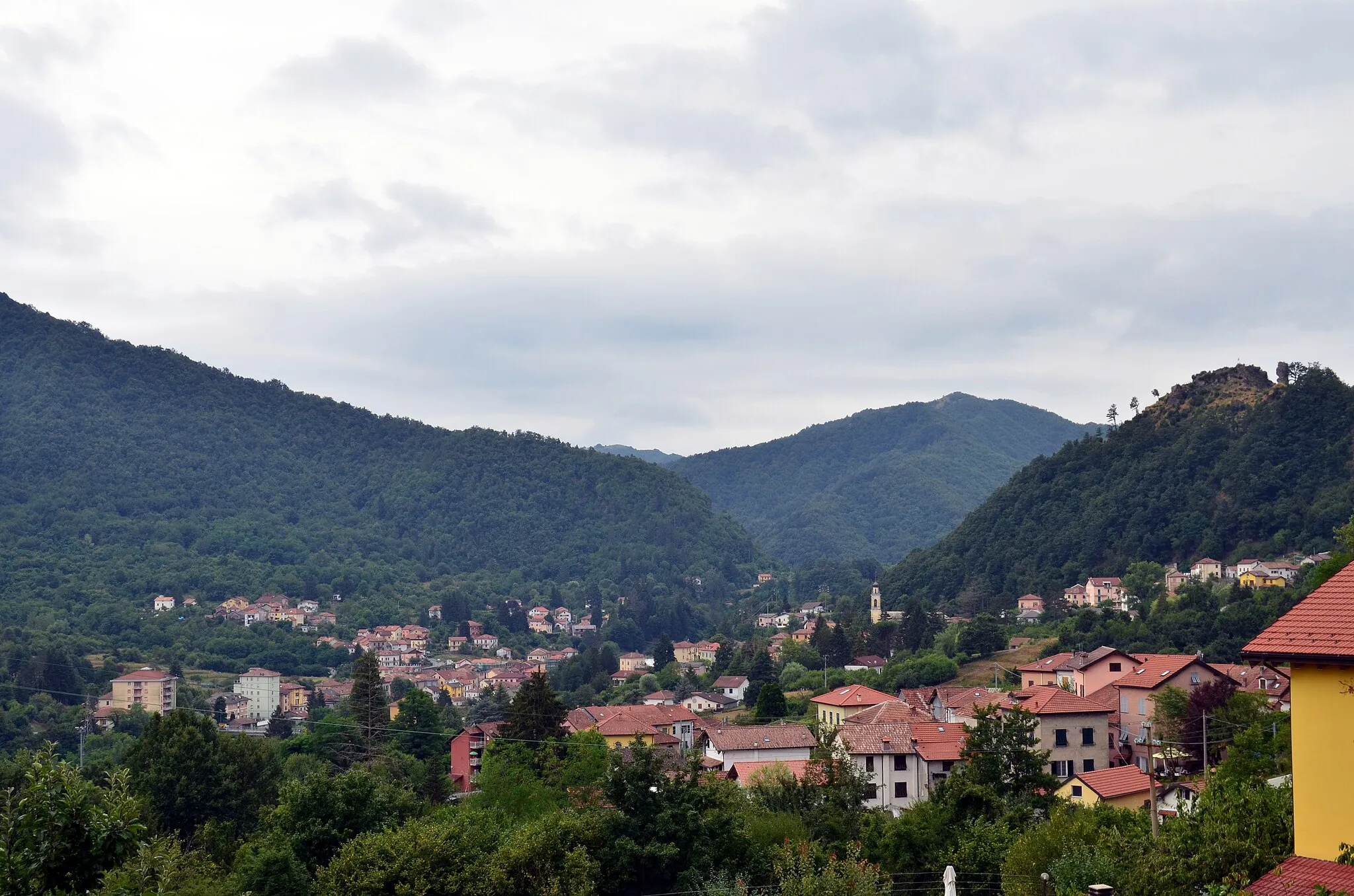Photo showing: Panorama di Montoggio, Liguria, Italia