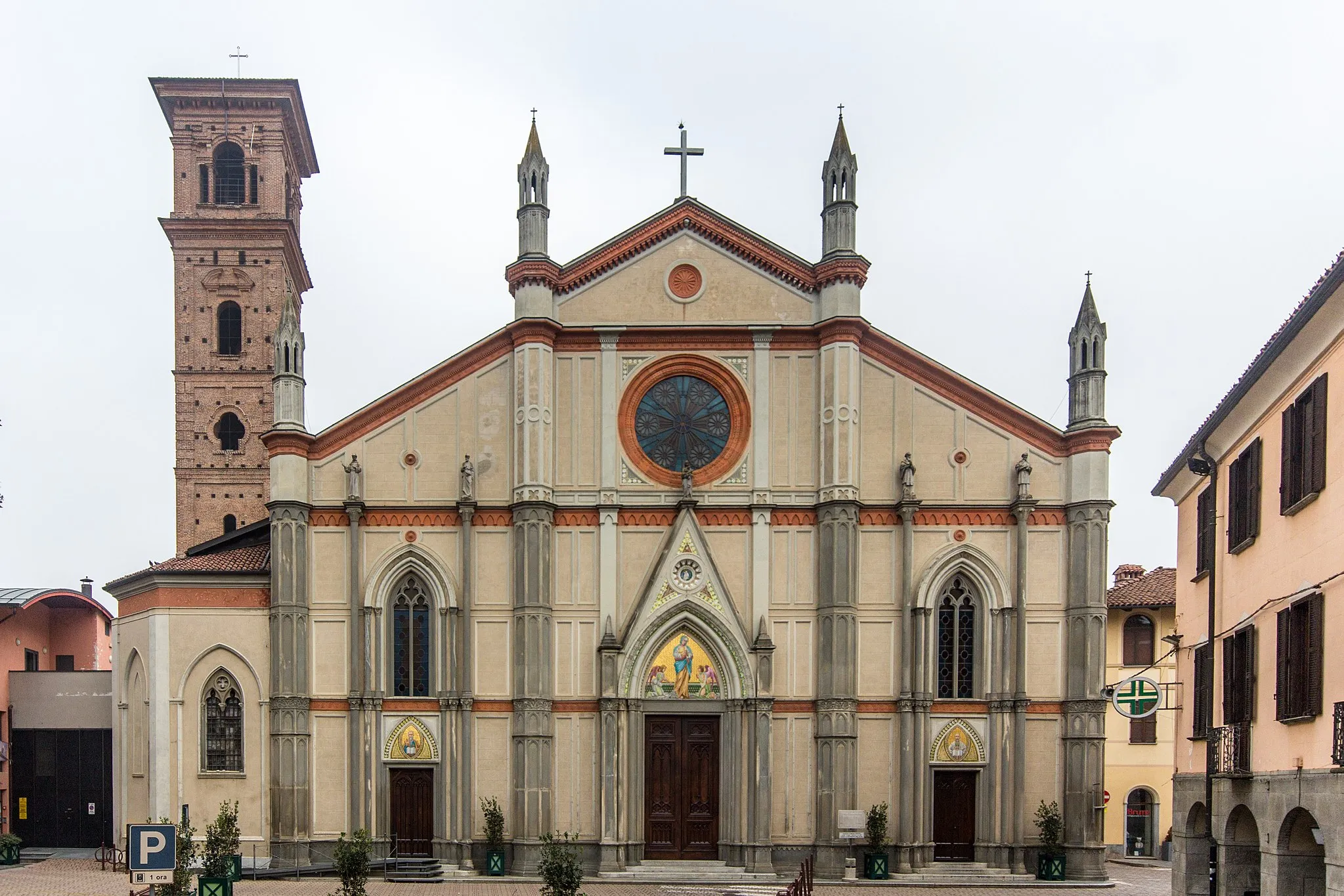 Photo showing: facciata della chiesa Collegiata dei SS Pietro e Paolo di Carmagnola