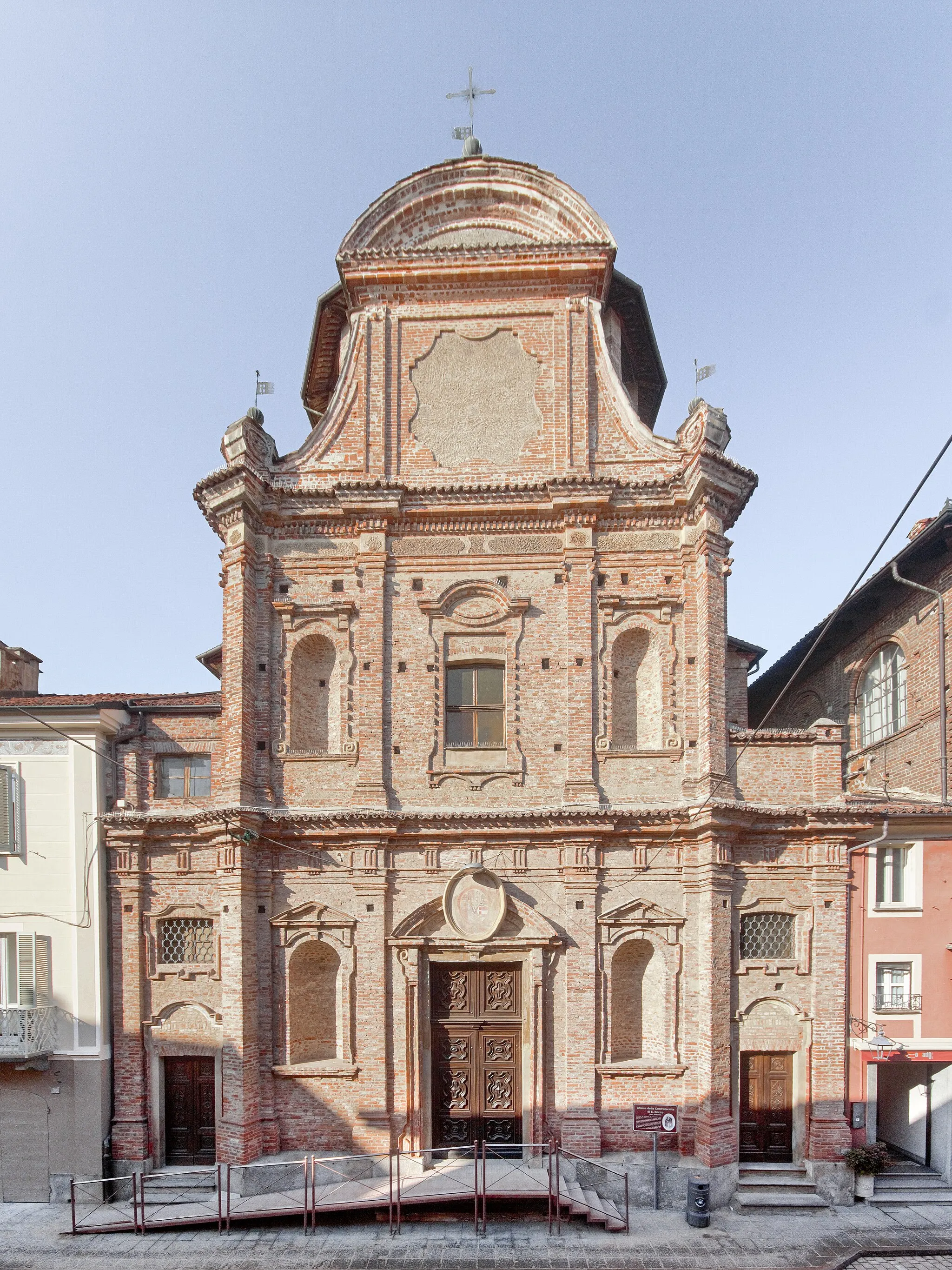 Photo showing: Facciata in stile barocco della chiesa di San Rocco a Carmagnola