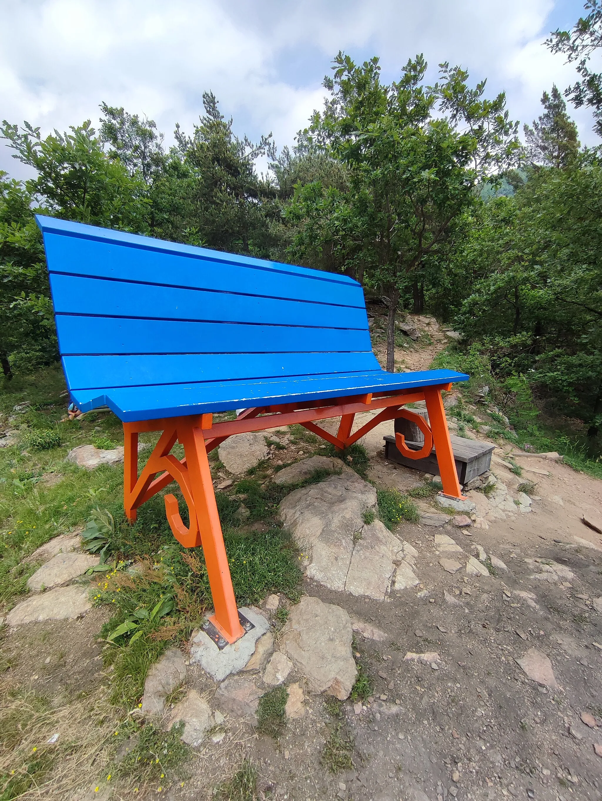 Photo showing: Giant bench in Rore, Sampeyre, Italy