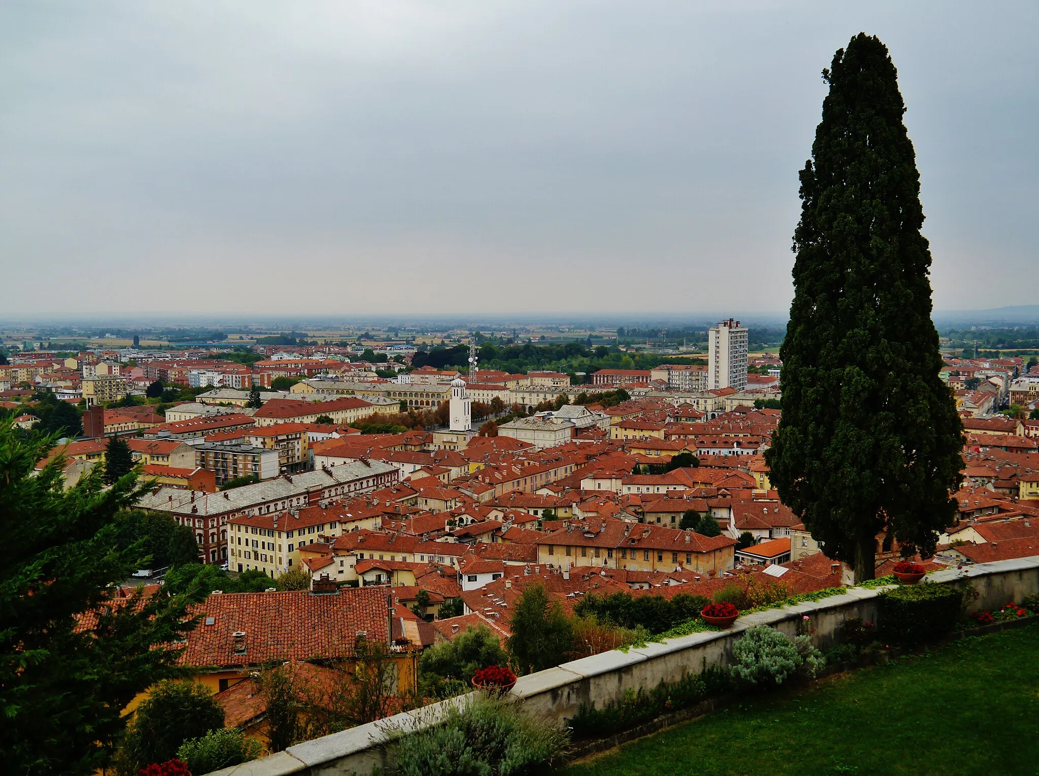 Photo showing: View from the Terrace of the Basilica of St. Maurice, Pinerolo, Province of Turin, Region of Piedmont, Italy