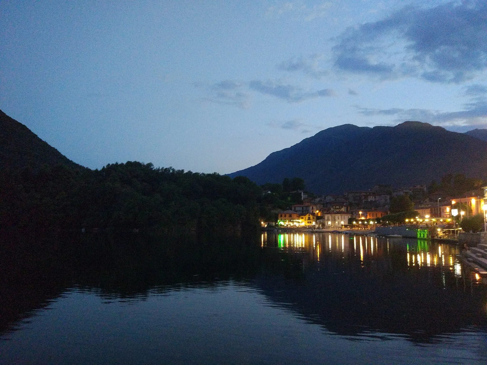 Photo showing: Lago di Mergozzo e Mont'Orfano (Q47087458)