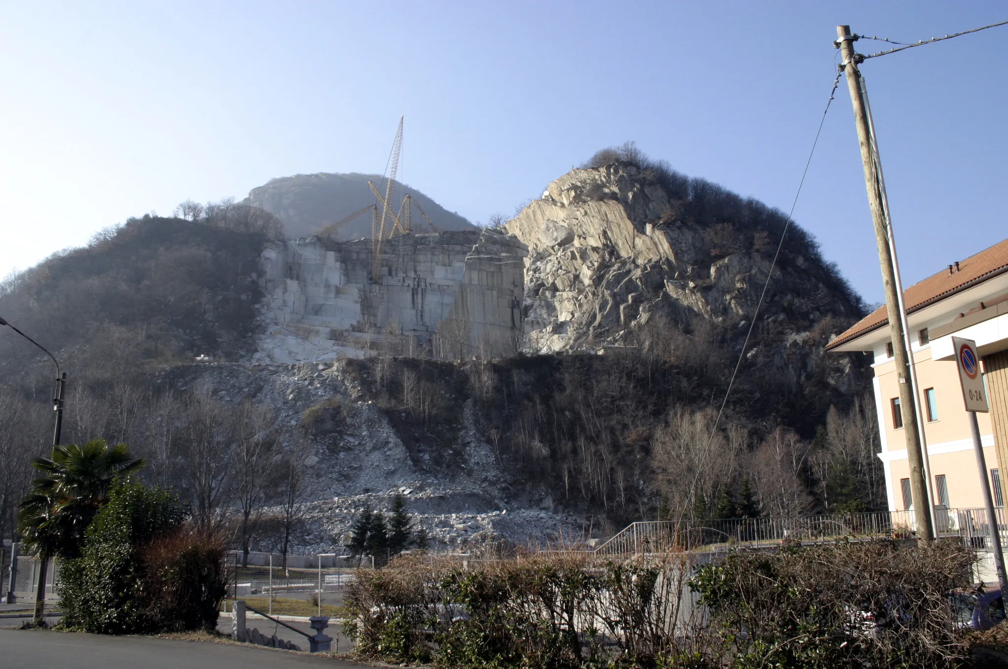 Photo showing: The "Mont'Orfano" ("Orfan mountain") granite quarries at Verbania-Fondotoce, Italy.  Picture by Giovanni Dall'Orto, February 3 2007.