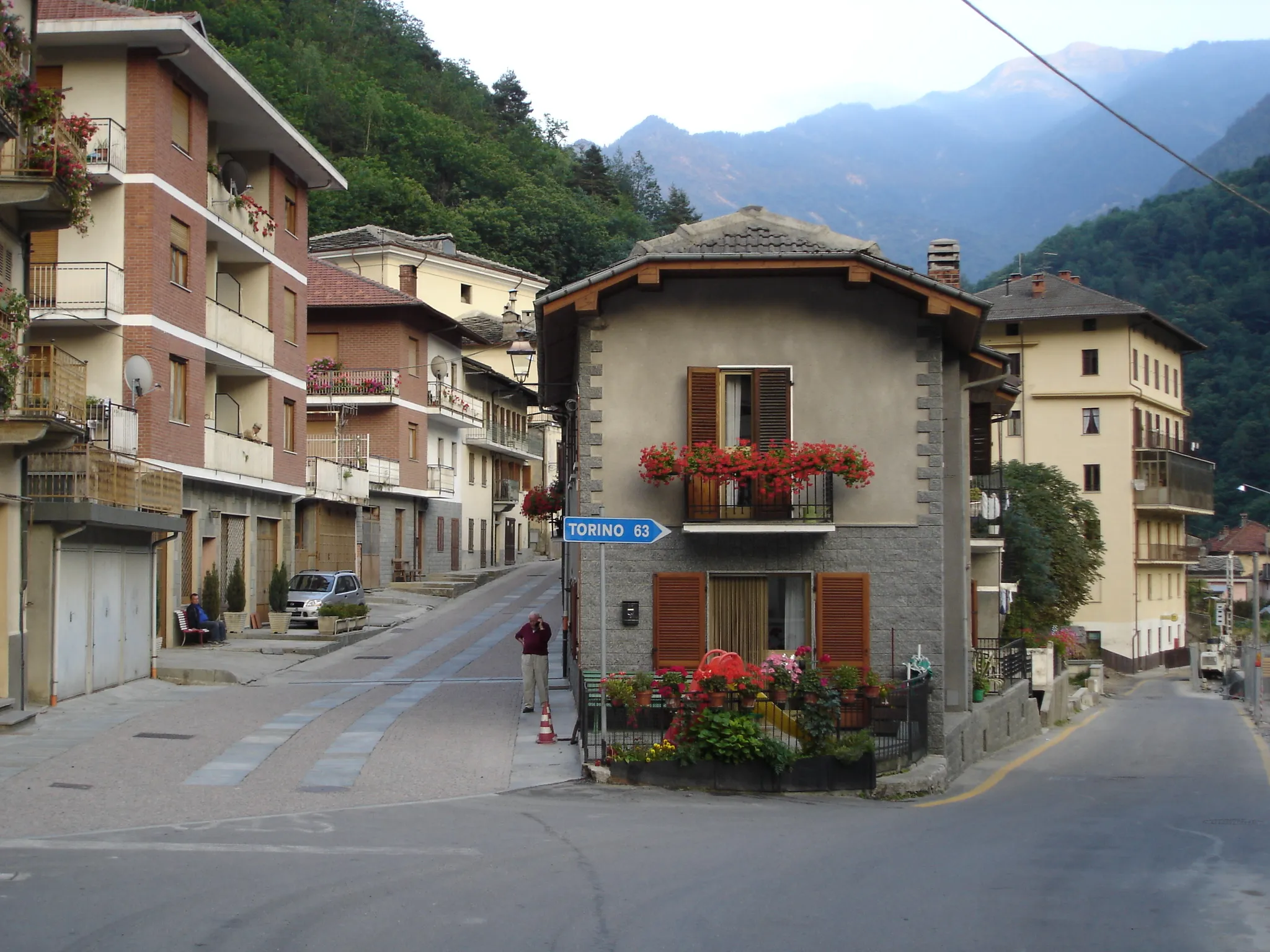 Photo showing: Perrero, village center