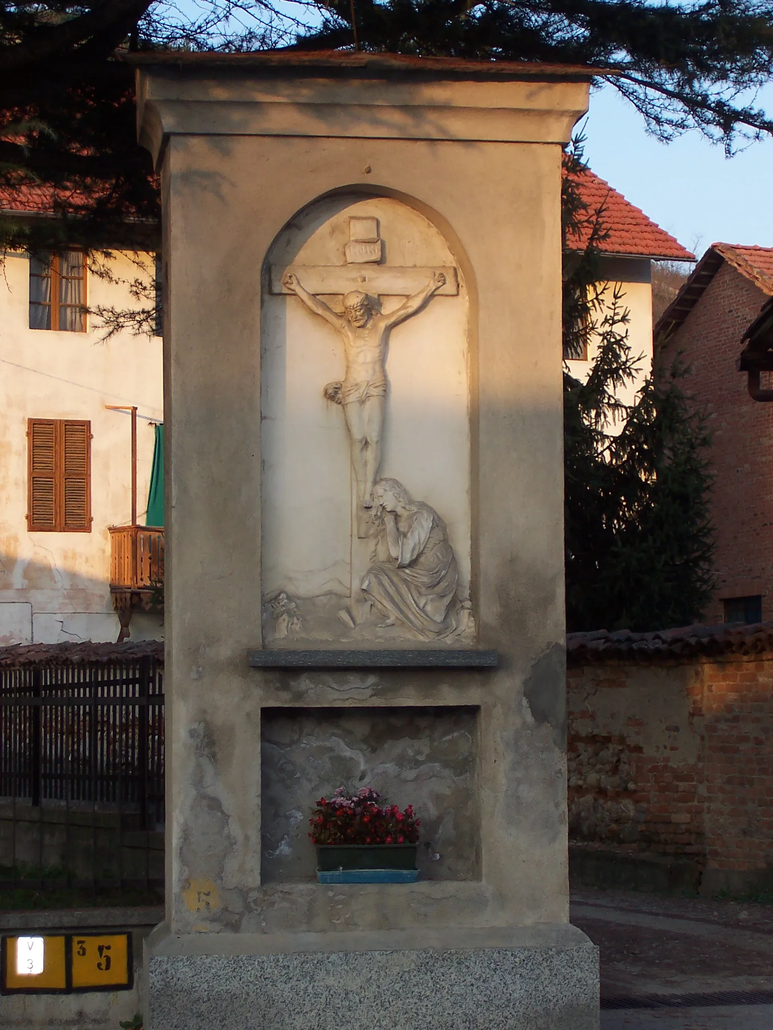 Photo showing: Corneliano d'Alba - Pilone dedicato a Santa Maria Madalena
