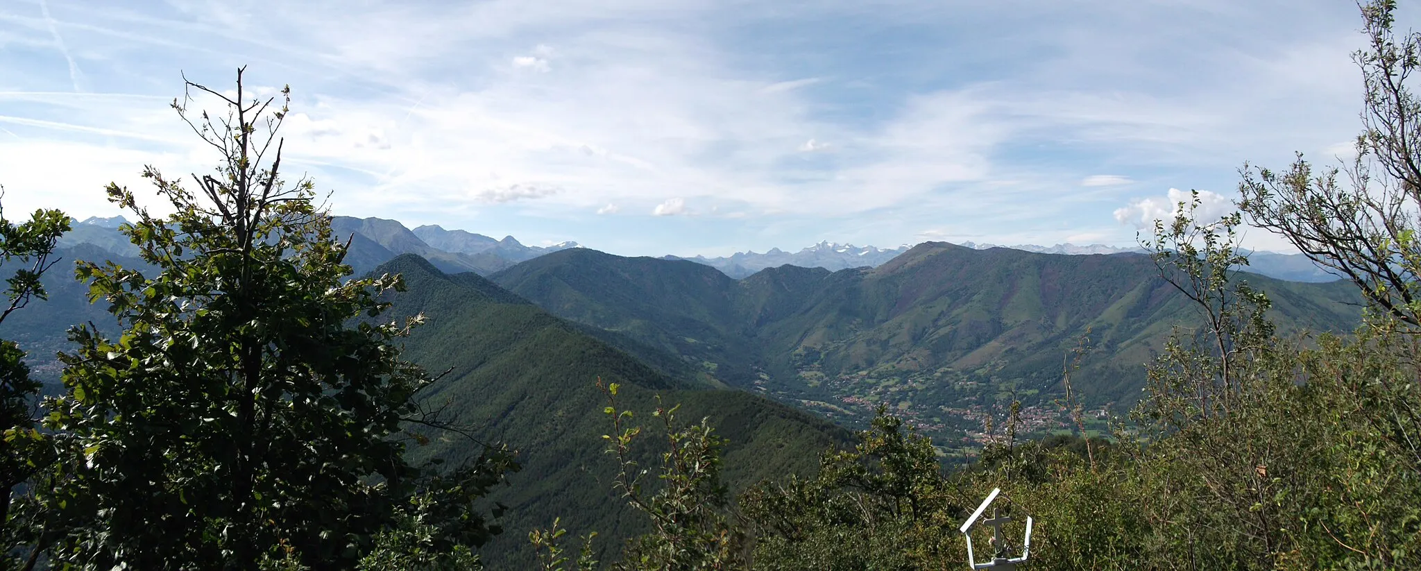 Photo showing: Panorama del Gruppo Gran Paradiso visto dal Musinè. In primo piano la Val Casternone con, da sinistra a destra, i monti Curt, Arpone e Colombano