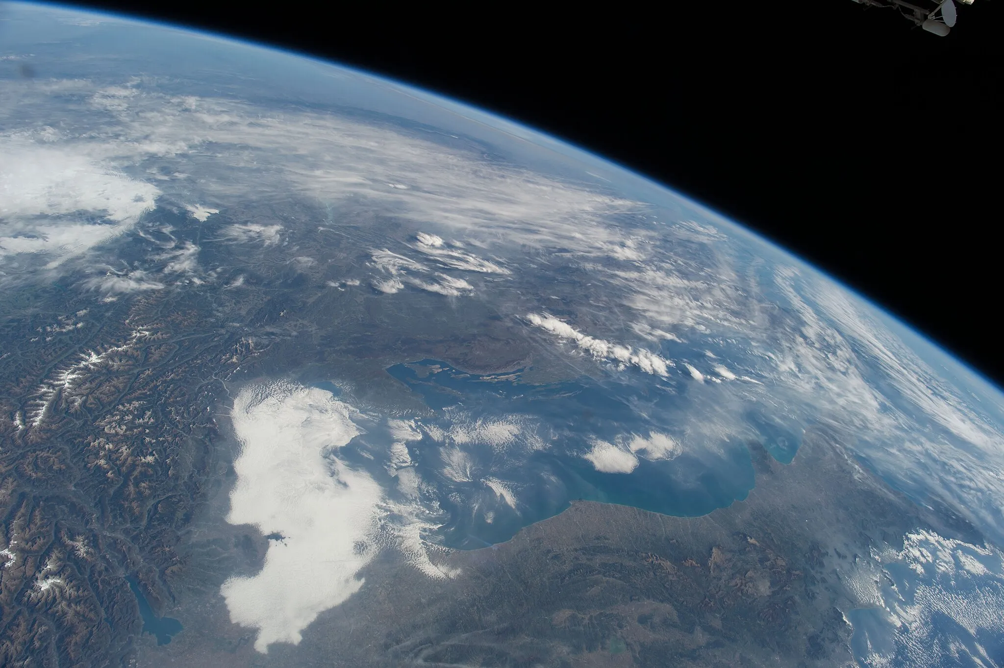 Photo showing: View of Earth taken during ISS Expedition 53.