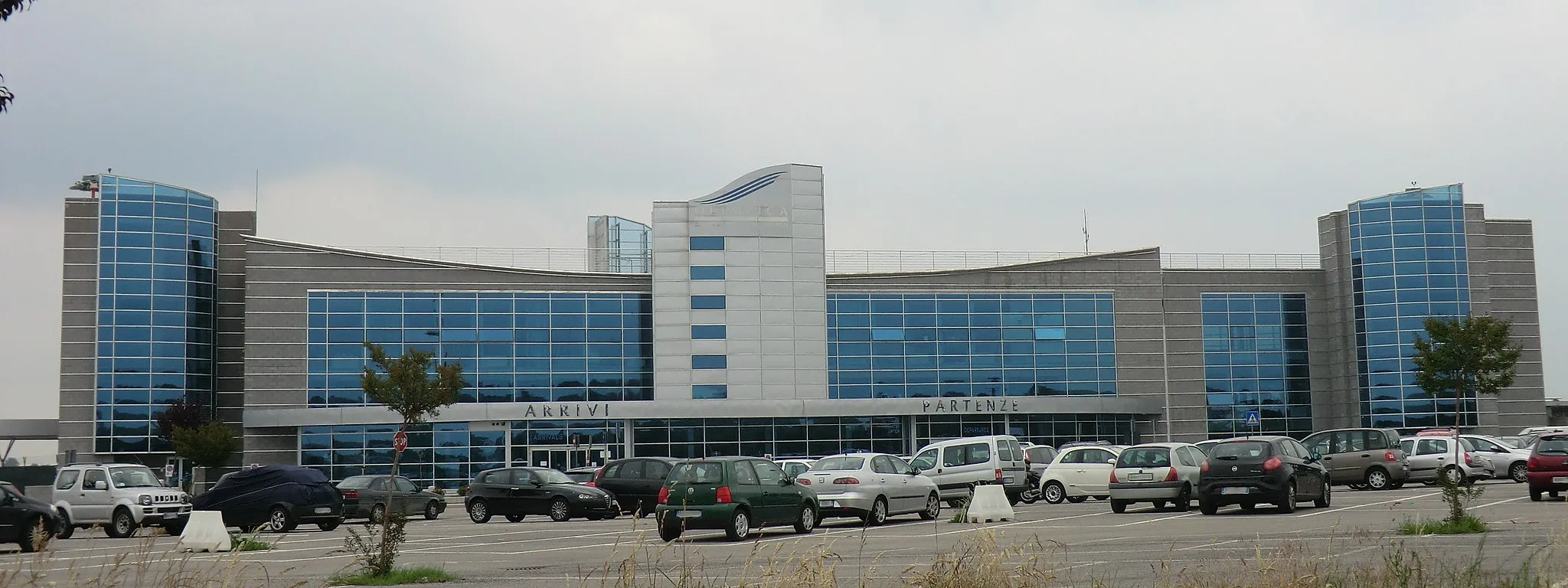 Photo showing: Cuneo Levaldigi Airport: terminal