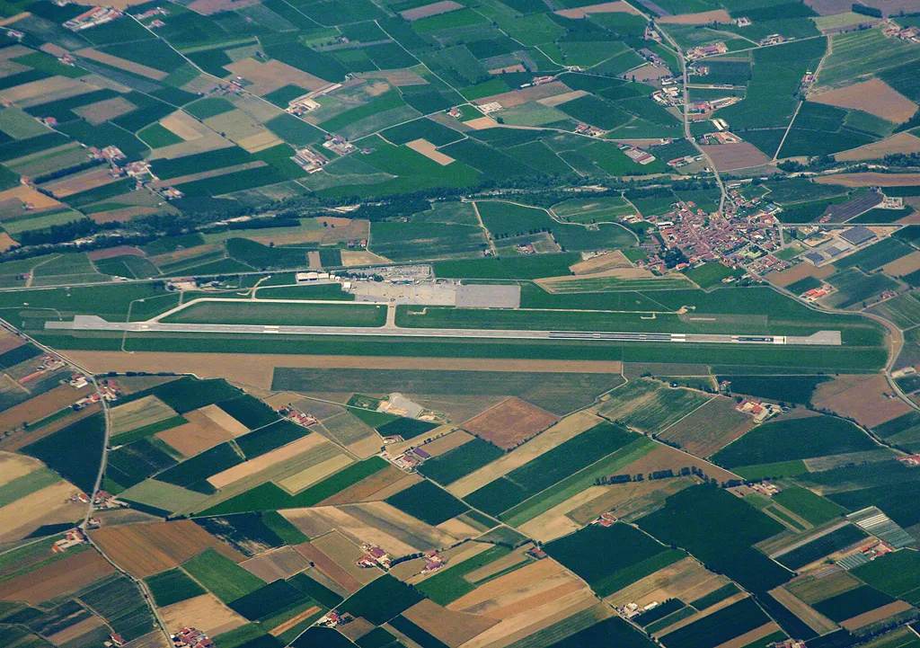 Photo showing: Cuneo Airport aerial view