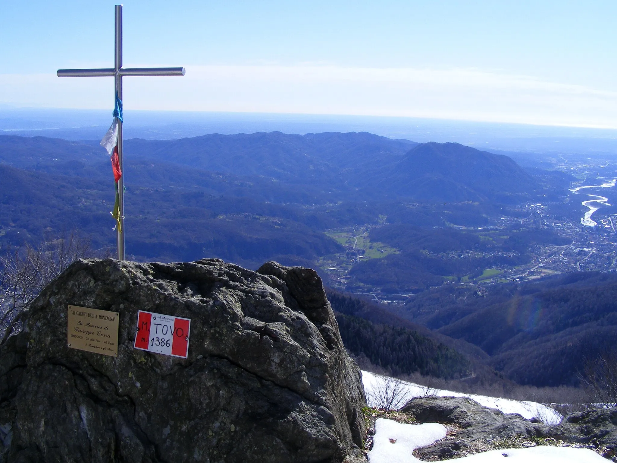 Photo showing: Mount Tovo (Valsesia, province Vercelli VC, region Piedmont, Italy): the cross on the summit of mount Tovo.