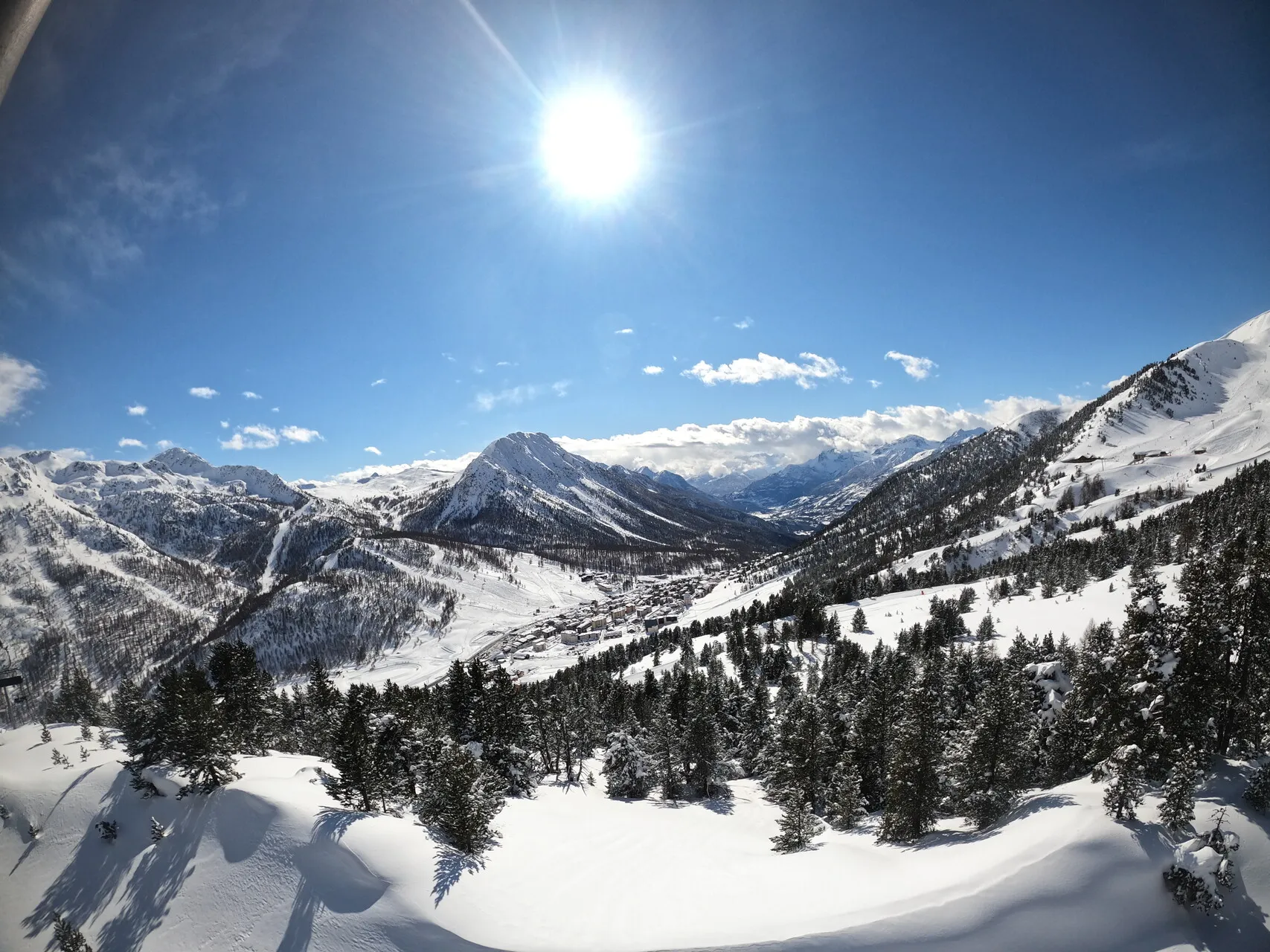 Photo showing: Domaine Skiable de Montgenèvre depuis le Télémix de Serre-Thibaud