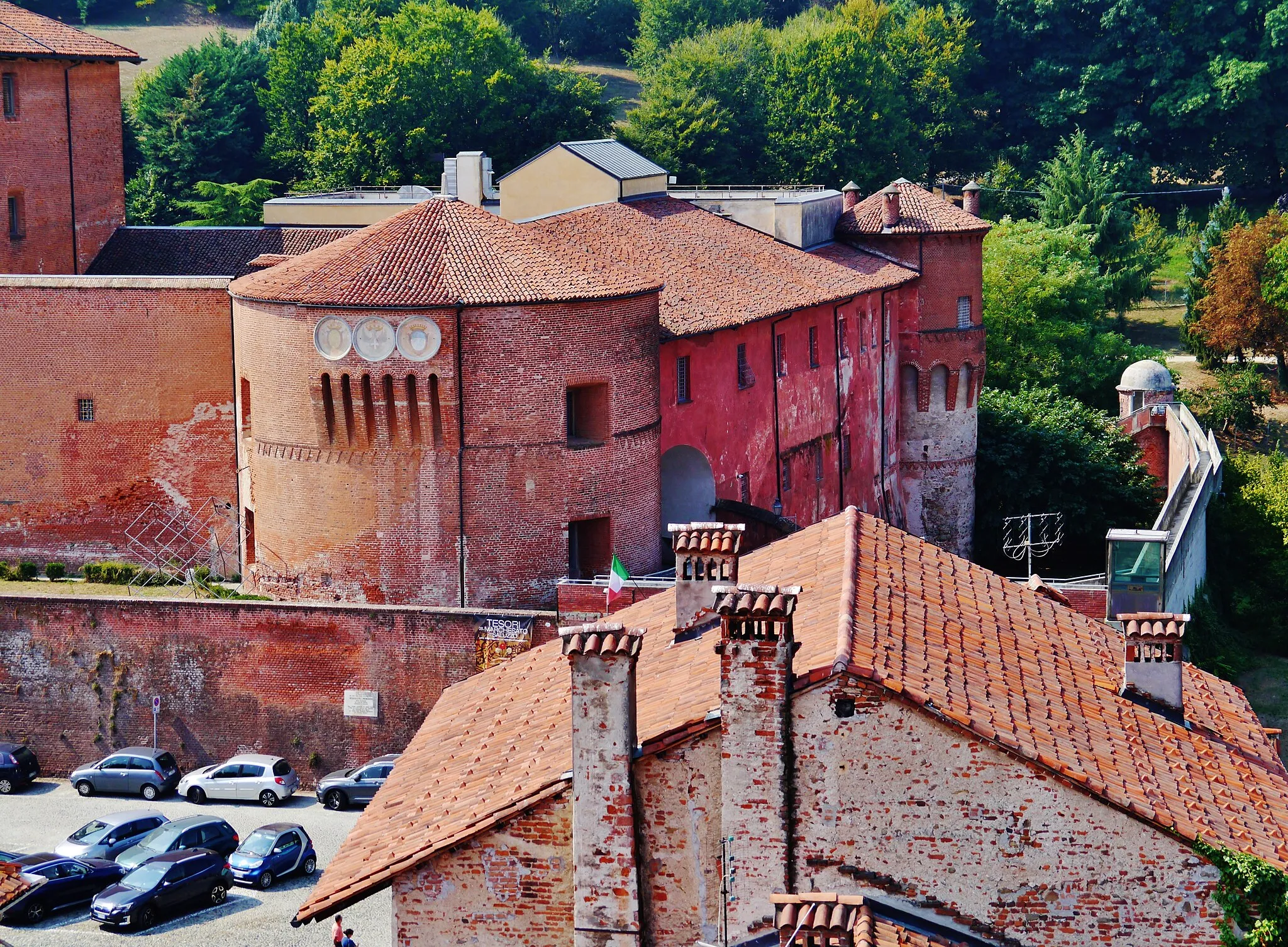 Photo showing: View from the Civic Tower to Saluzzo Fortress, Saluzzo, Province of Cuneo, Region of Piedmont, Italy