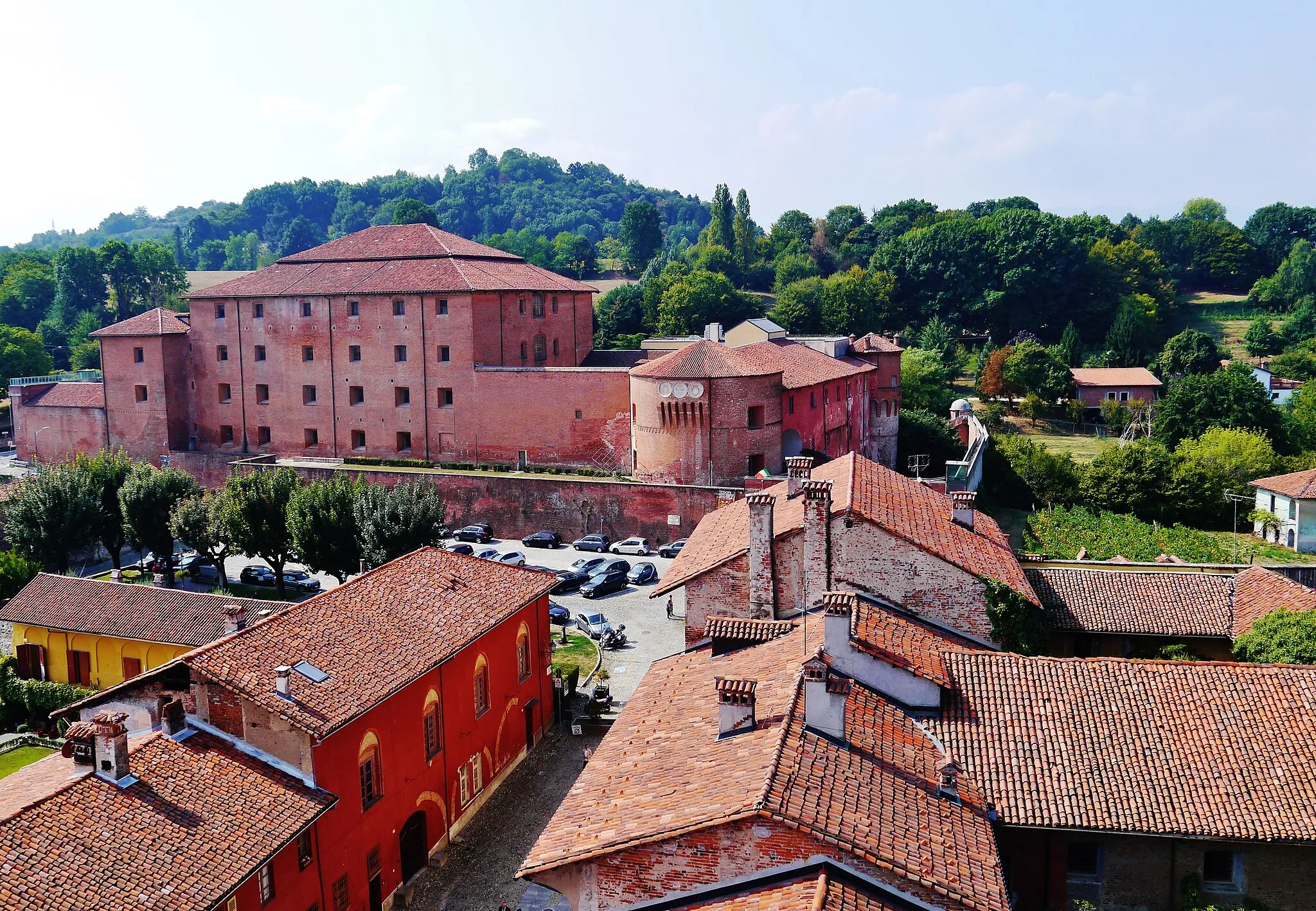 Photo showing: View from the Civic Tower to Saluzzo Fortress, Saluzzo, Province of Cuneo, Region of Piedmont, Italy