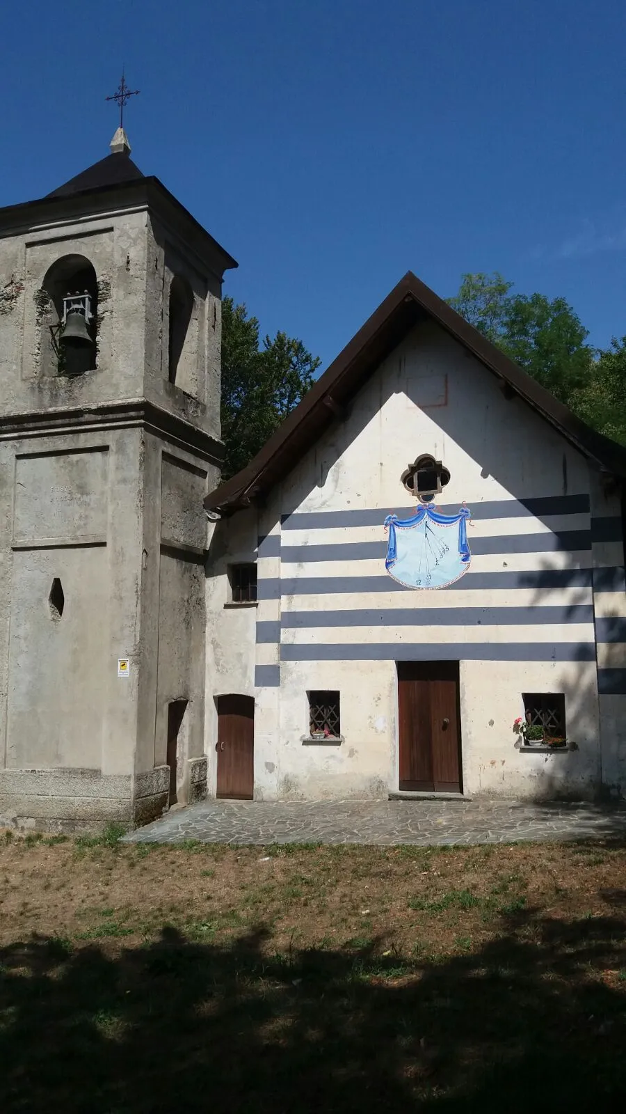 Photo showing: Cappella Madonna della Guardia in Località Dano a Piampaludo (Sassello) dopo la ristrutturazione della facciata