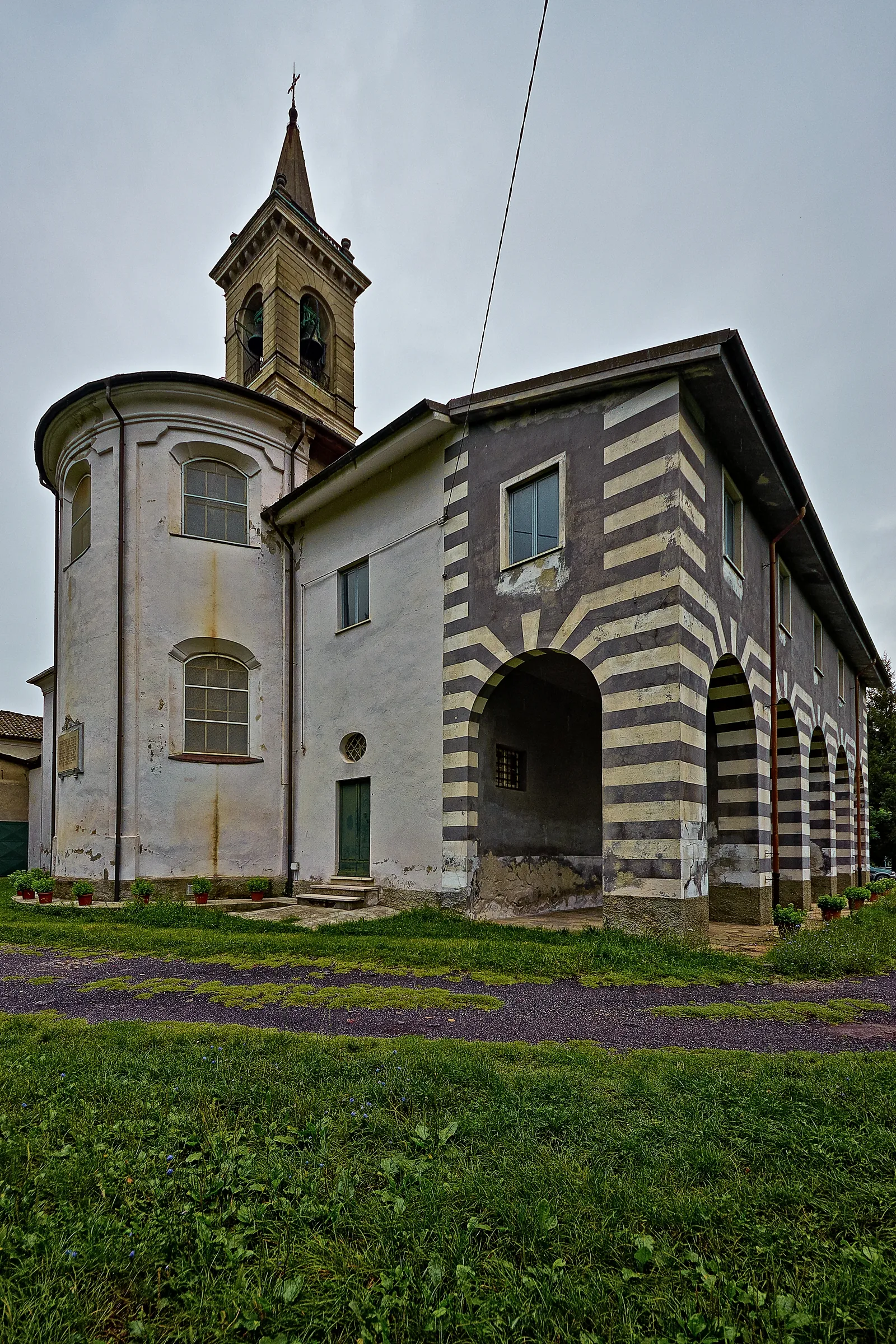 Photo showing: Rigoroso, retro della chiesa