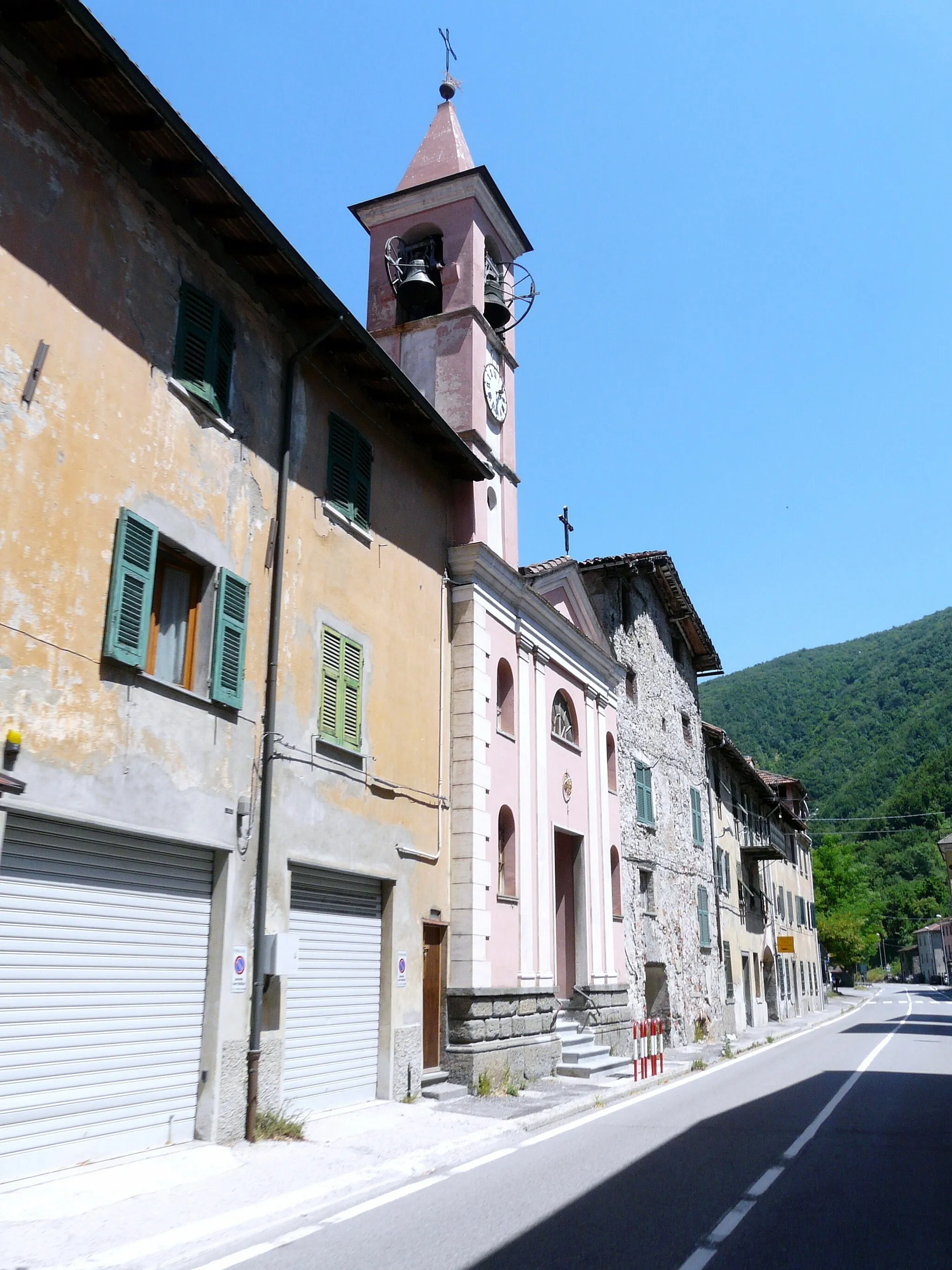 Photo showing: La chiesa di Santa Croce, Pietrabissara, Isola del Cantone, Liguria, Italia.