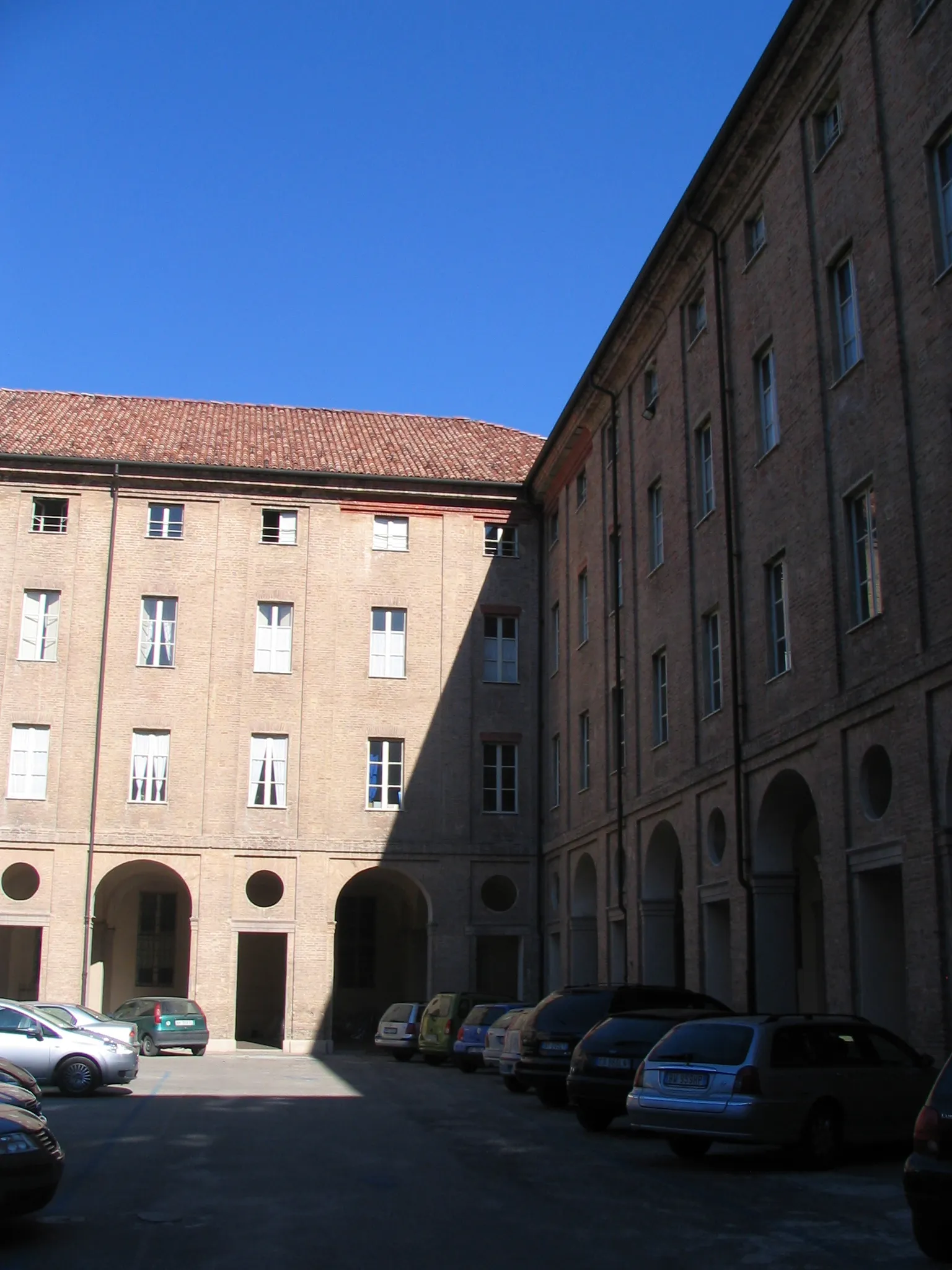Photo showing: Asti, Seminario , the court