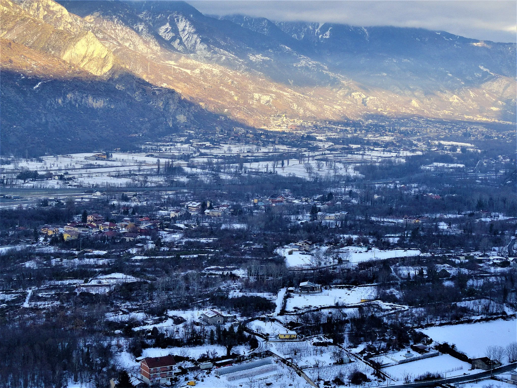 Photo showing: Veduta invernale di Traduerivi dalla collina delle Combe di Meana